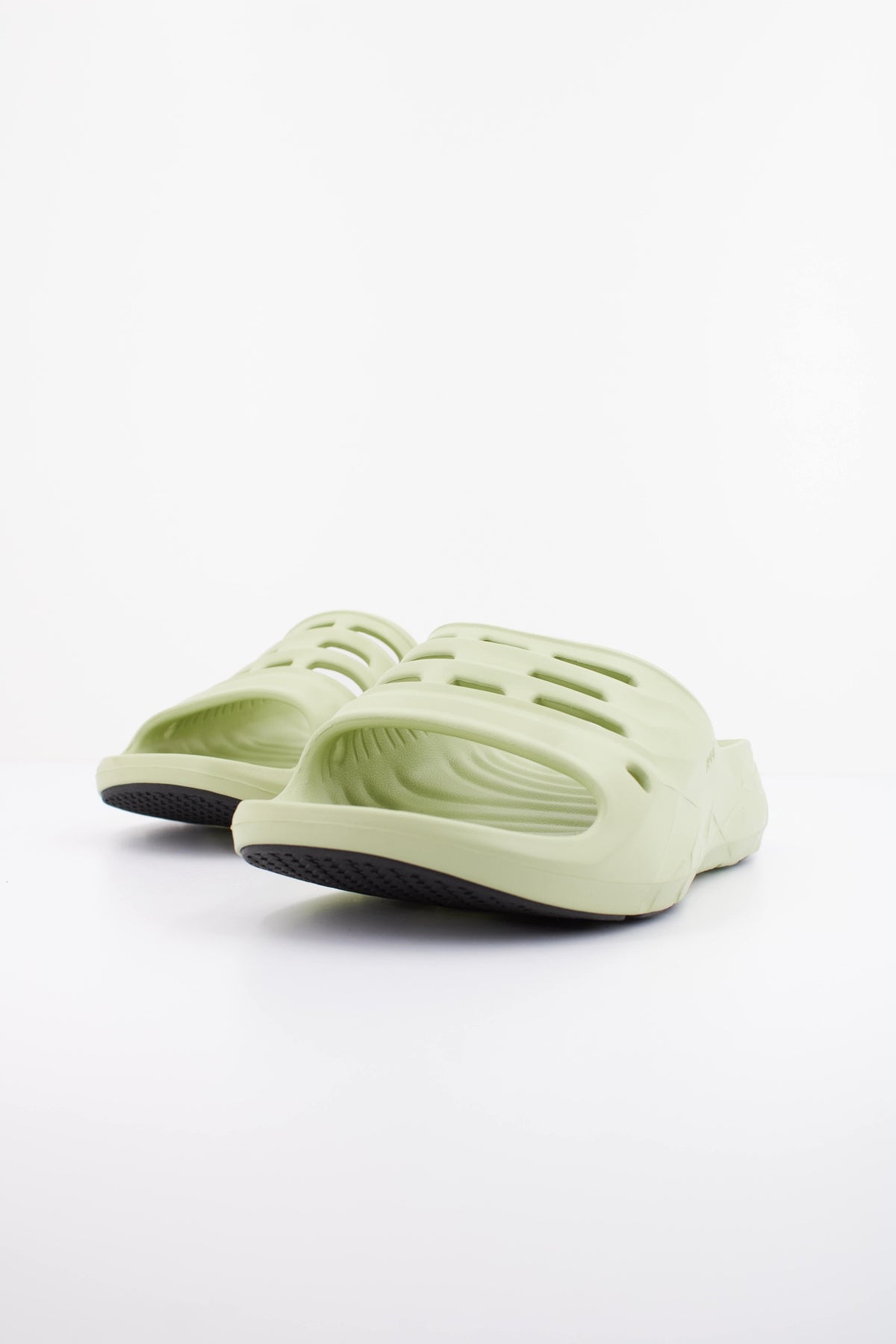TEVA W APRETRAIL en color VERDE (2)