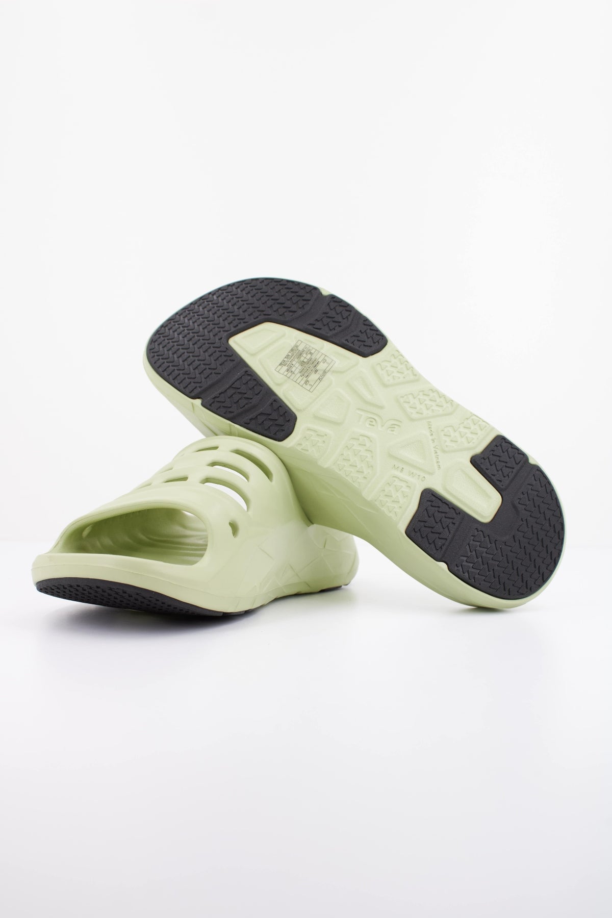 TEVA W APRETRAIL en color VERDE (5)