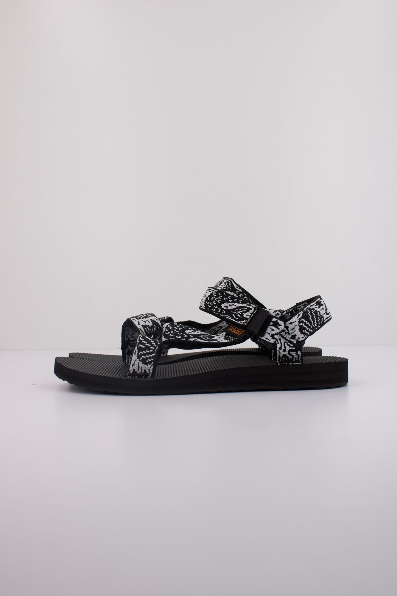 TEVA  W ORIGINAL UNIVERSAL en color NEGRO (1)