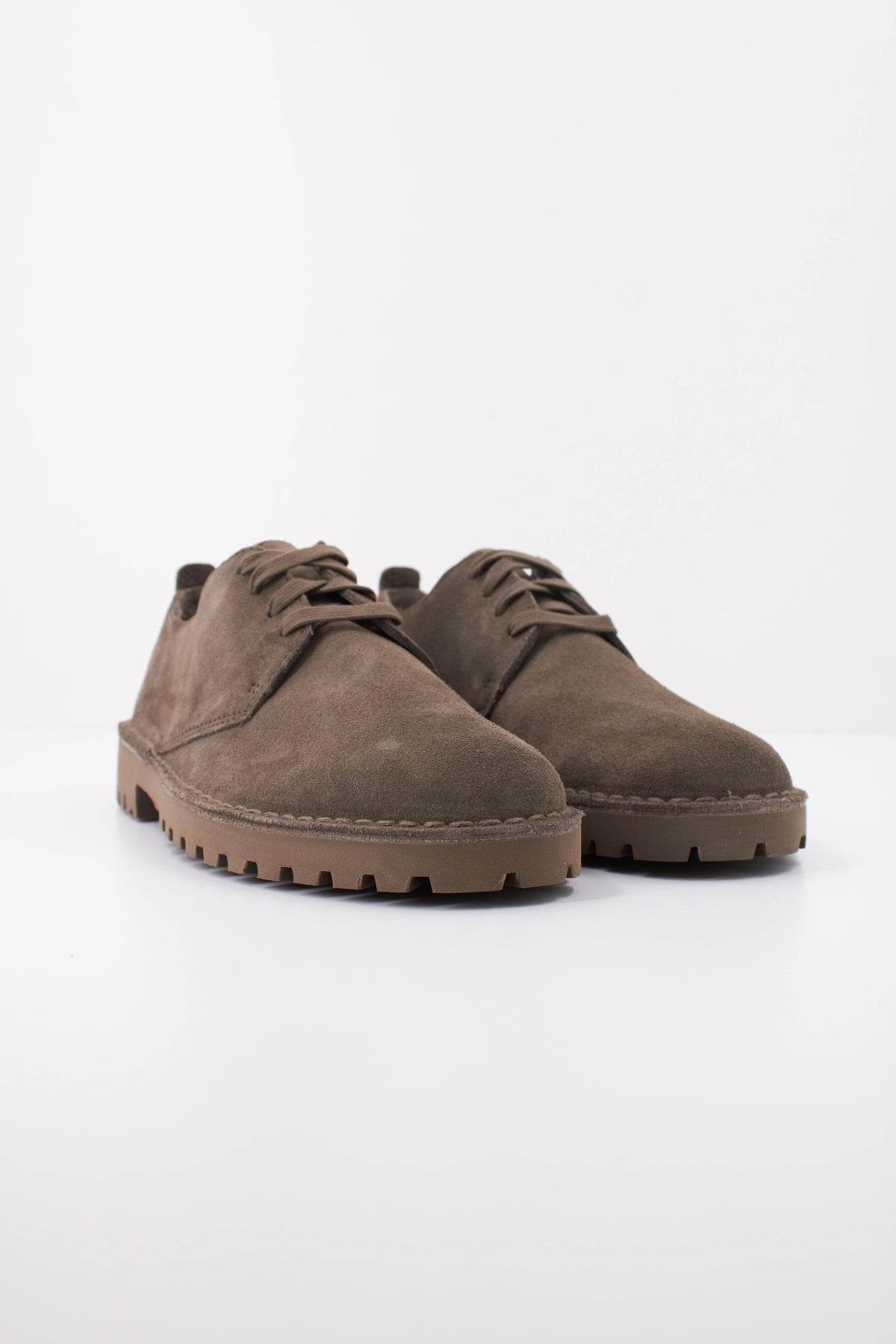 CLARKS DESERT ROCK LO MOLE en color GRIS (2)