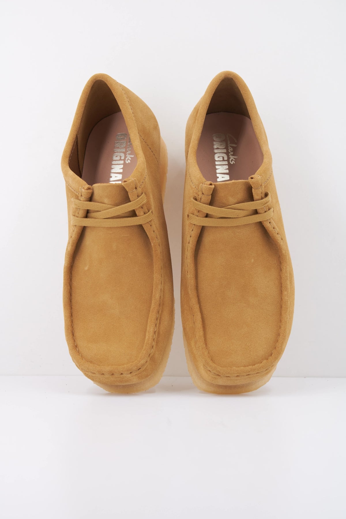 CLARKS WALLABEE en color AMARILLO (3)
