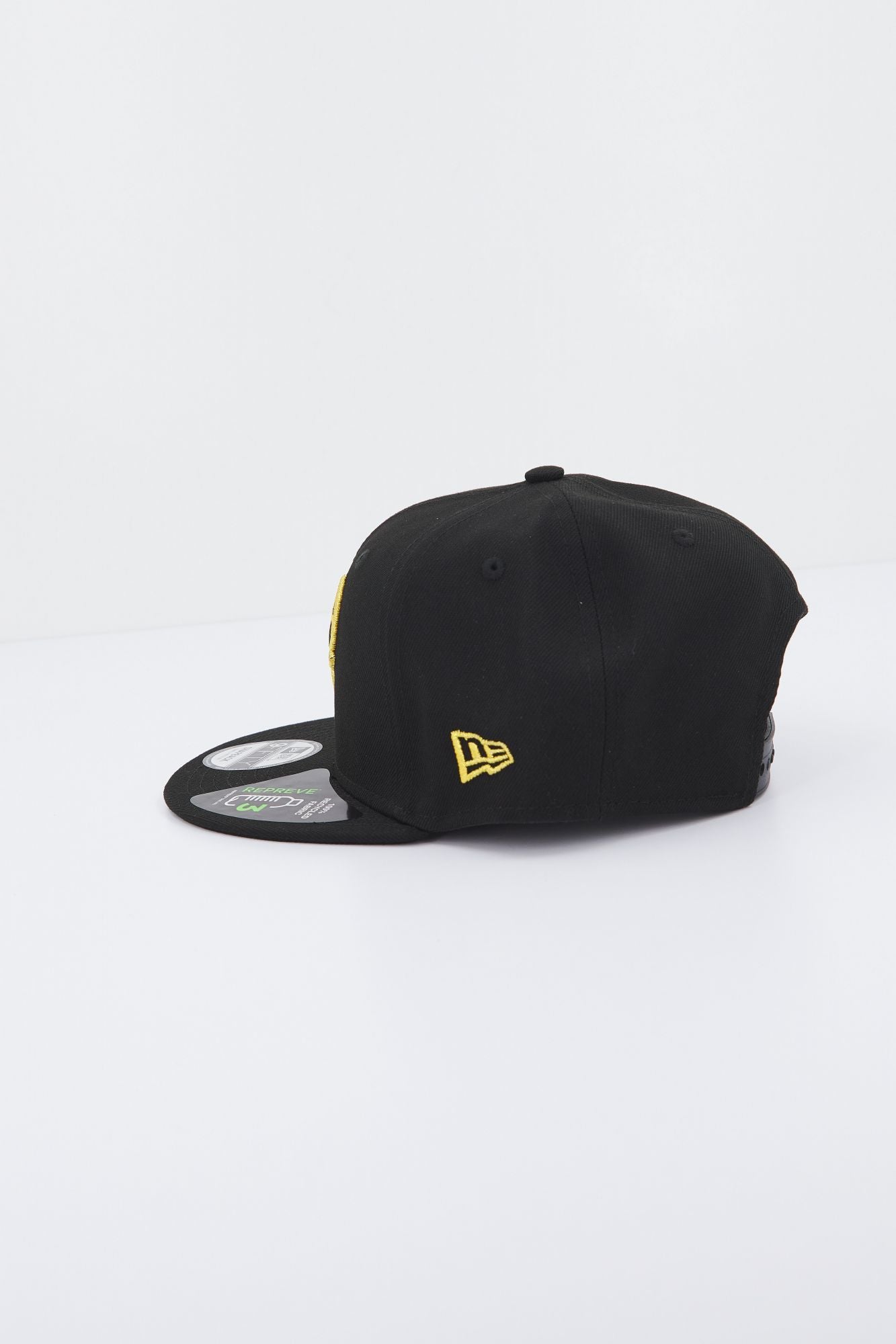 NEW ERA METALLIC LOGO 9FIFTY CHIBU en color NEGRO (2)