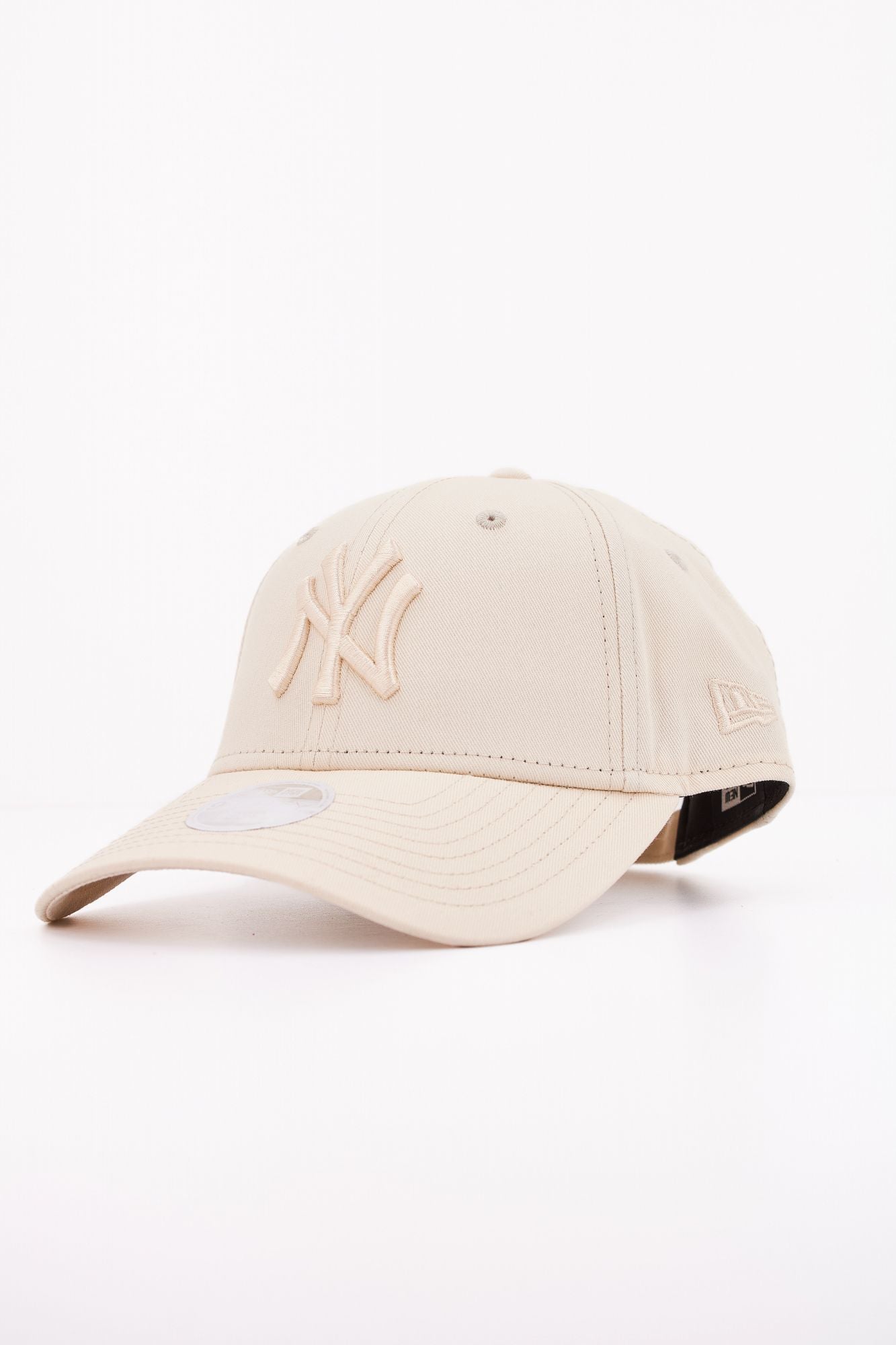 NEW ERA  WMNS TONAL 9FORTY en color BEIS (2)