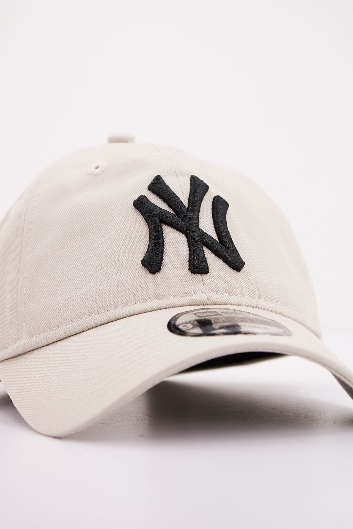 NEW ERA  NOS LEAGUE ESS en color BEIS (4)