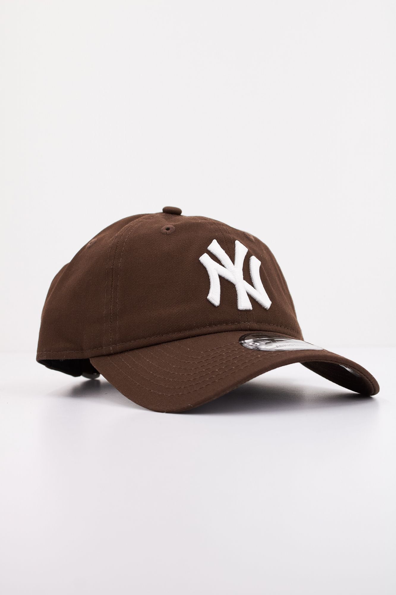 NEW ERA  NOS LEAGUE ESS en color MARRON (2)