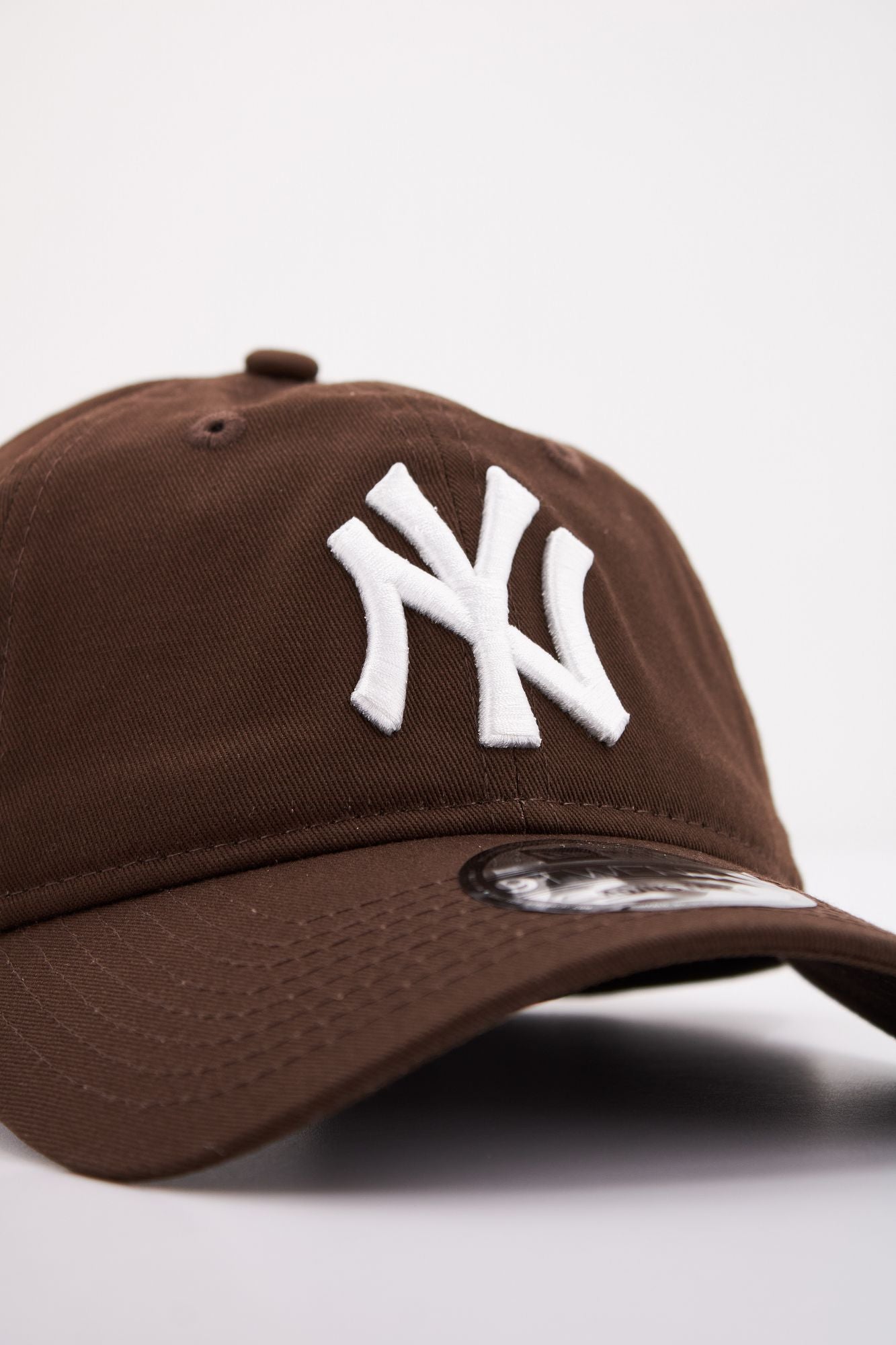 NEW ERA  NOS LEAGUE ESS en color MARRON (4)
