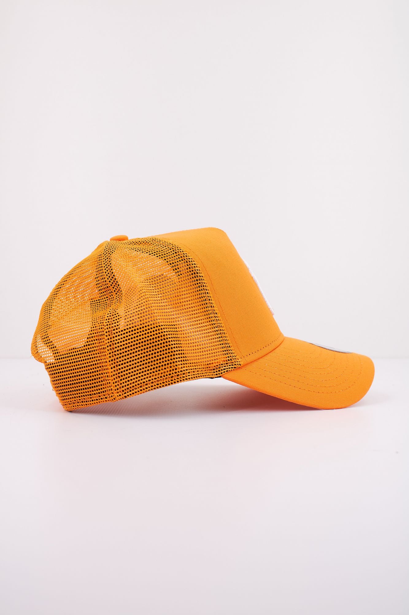 NEW ERA LEAGUE ESS  TRUCKER OSFM en color NARANJA (2)