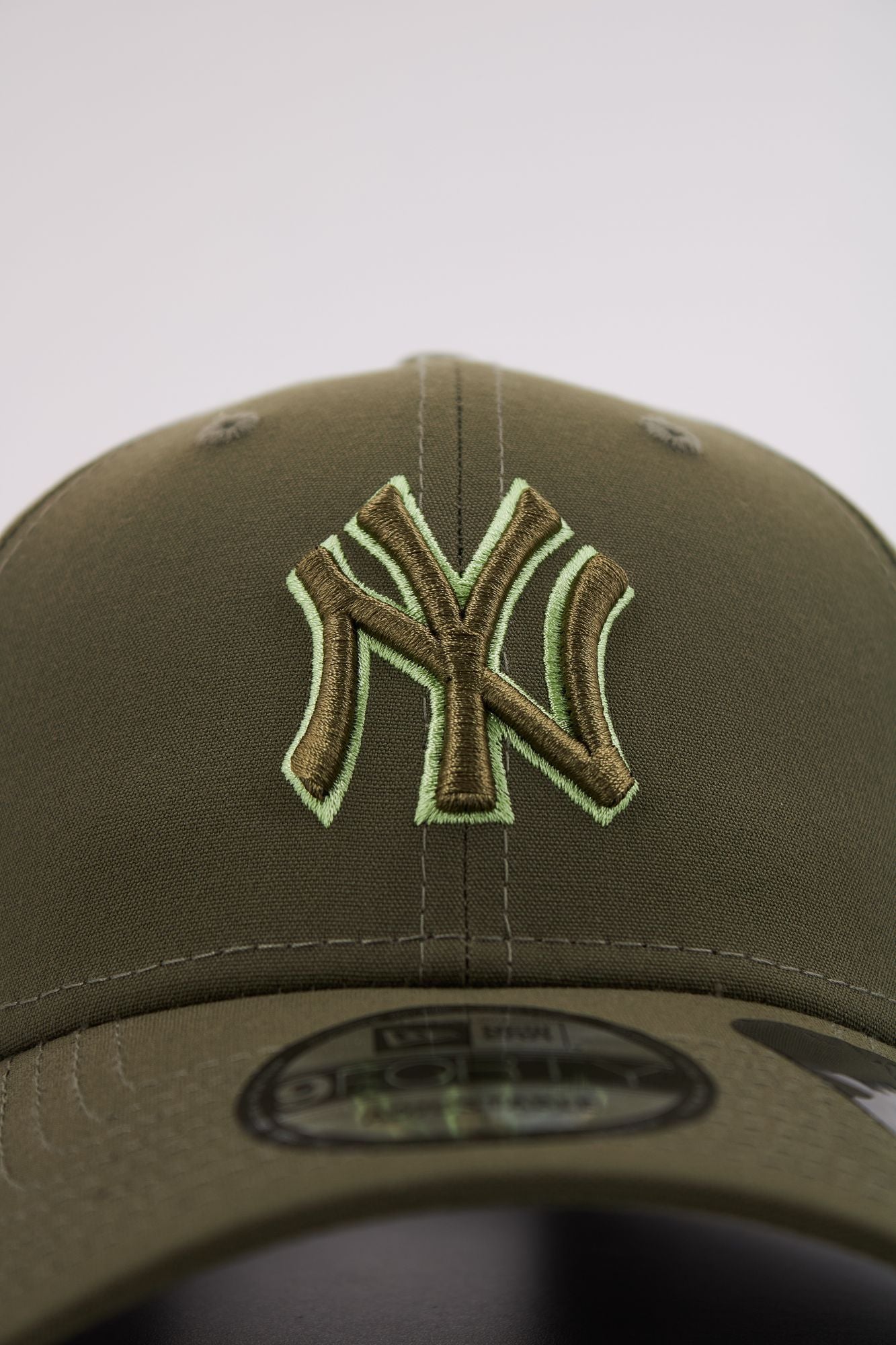 NEW ERA REPREVE OUTLINE 9FO OSFM en color VERDE (4)