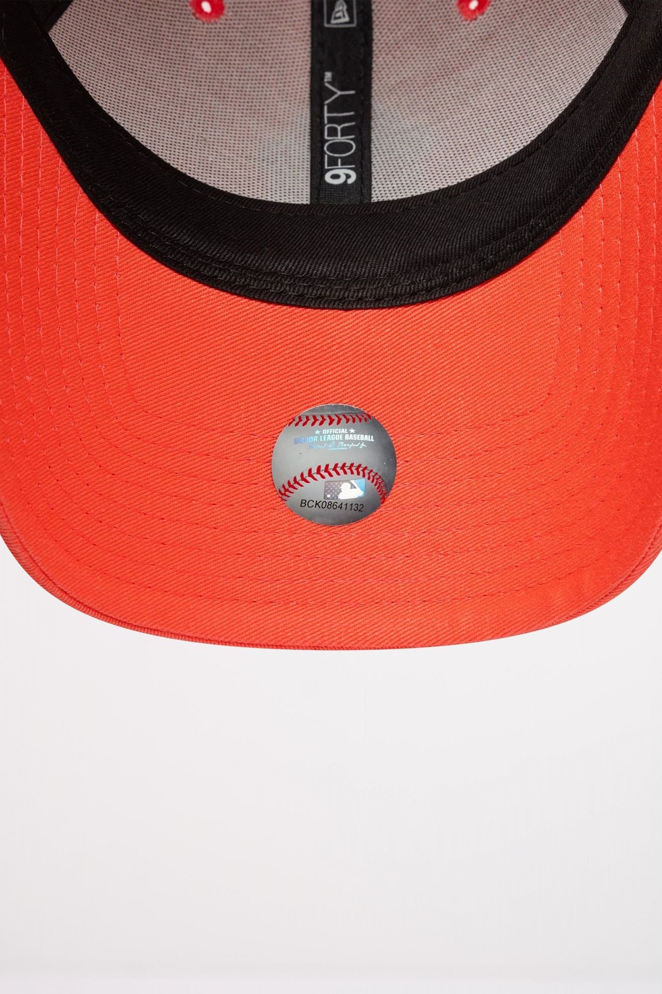 NEW ERA  NEW YORK YANKEES TEAM OUTLINE 9FORTY en color ROSA (5)