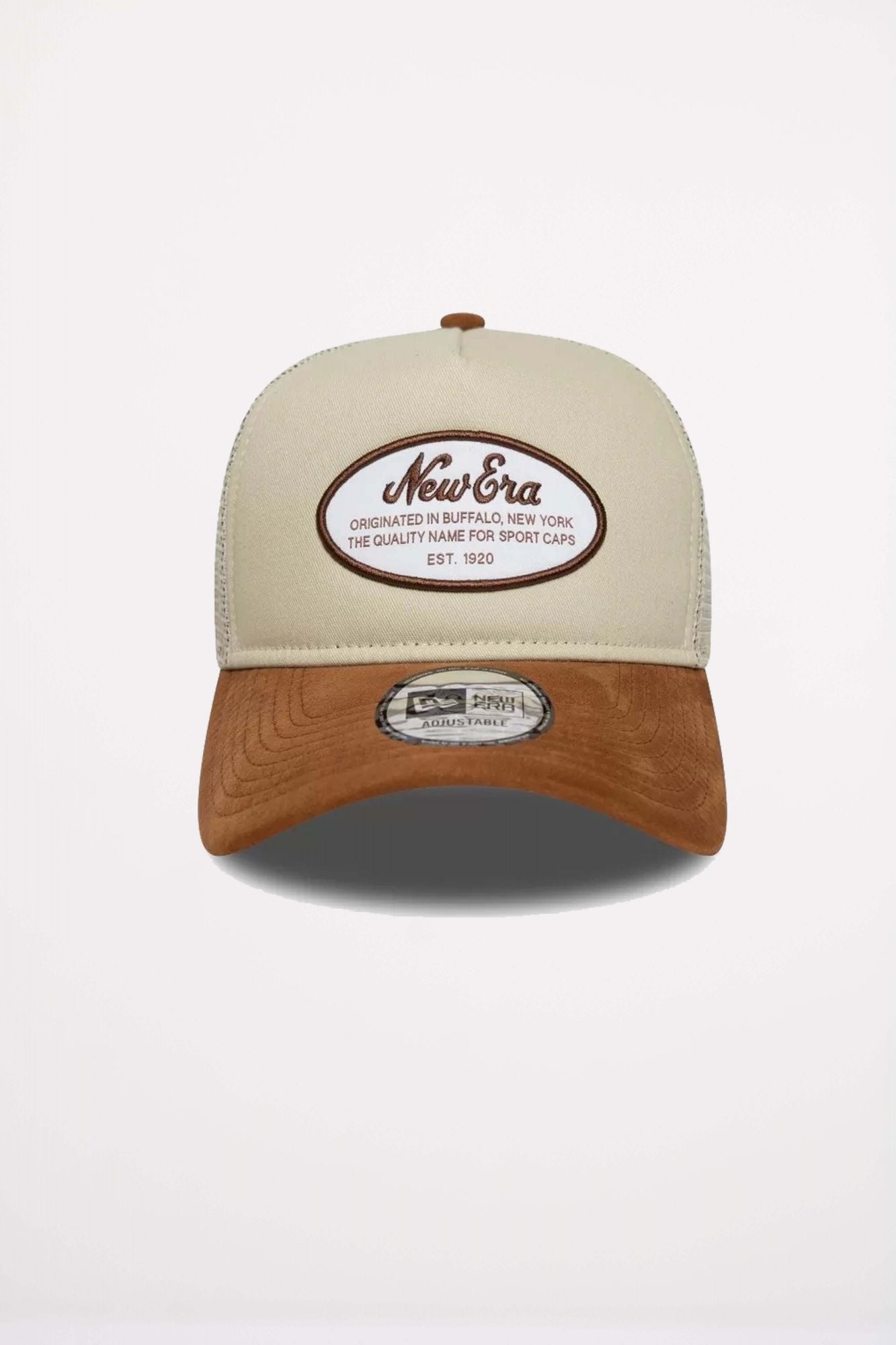 NEW ERA CASQUETTE OVAL PATCH SUEDE TRUCKER en color BEIS (2)