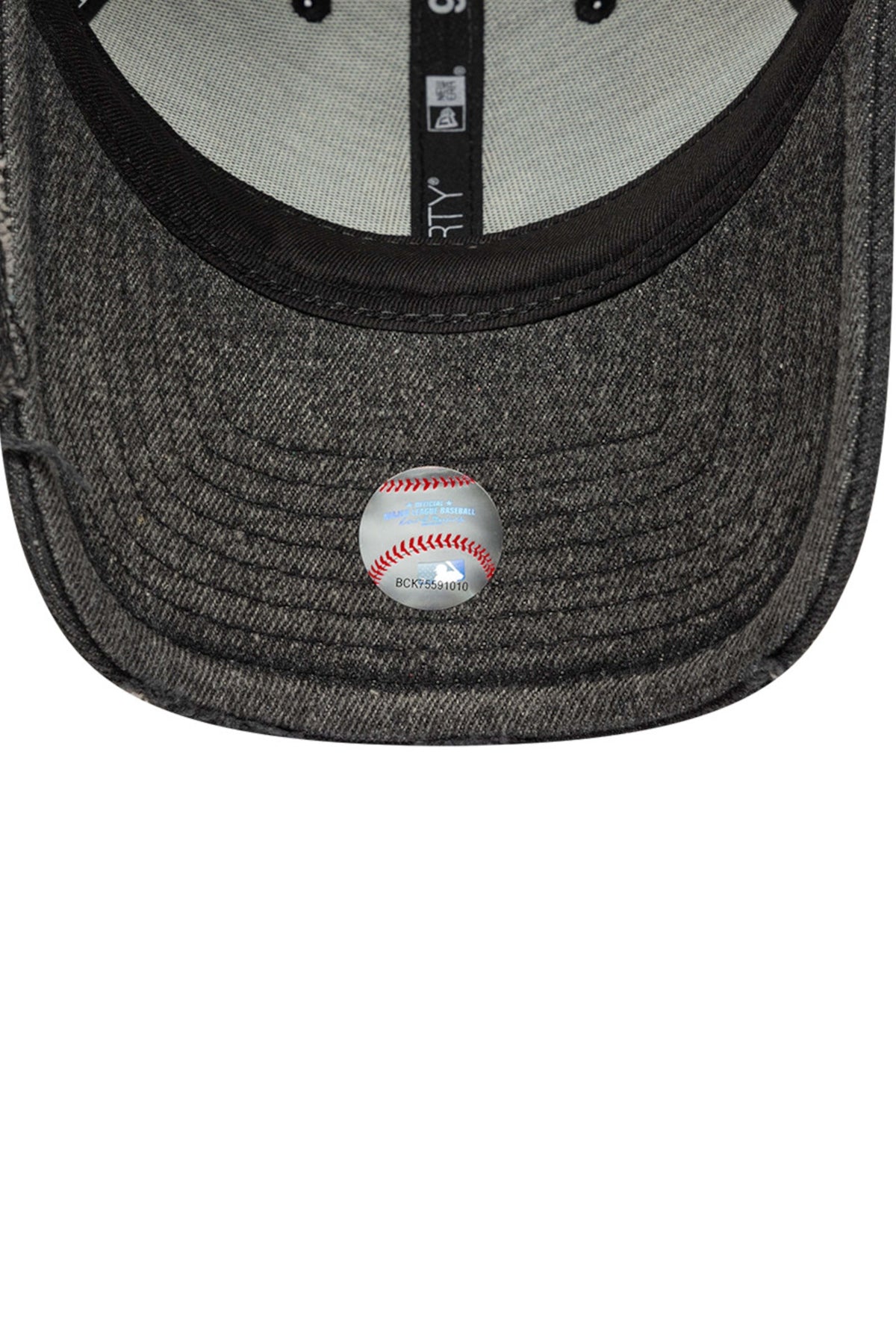 NEW ERA ACID WASH DENIM 9FORTY  en color GRIS (4)