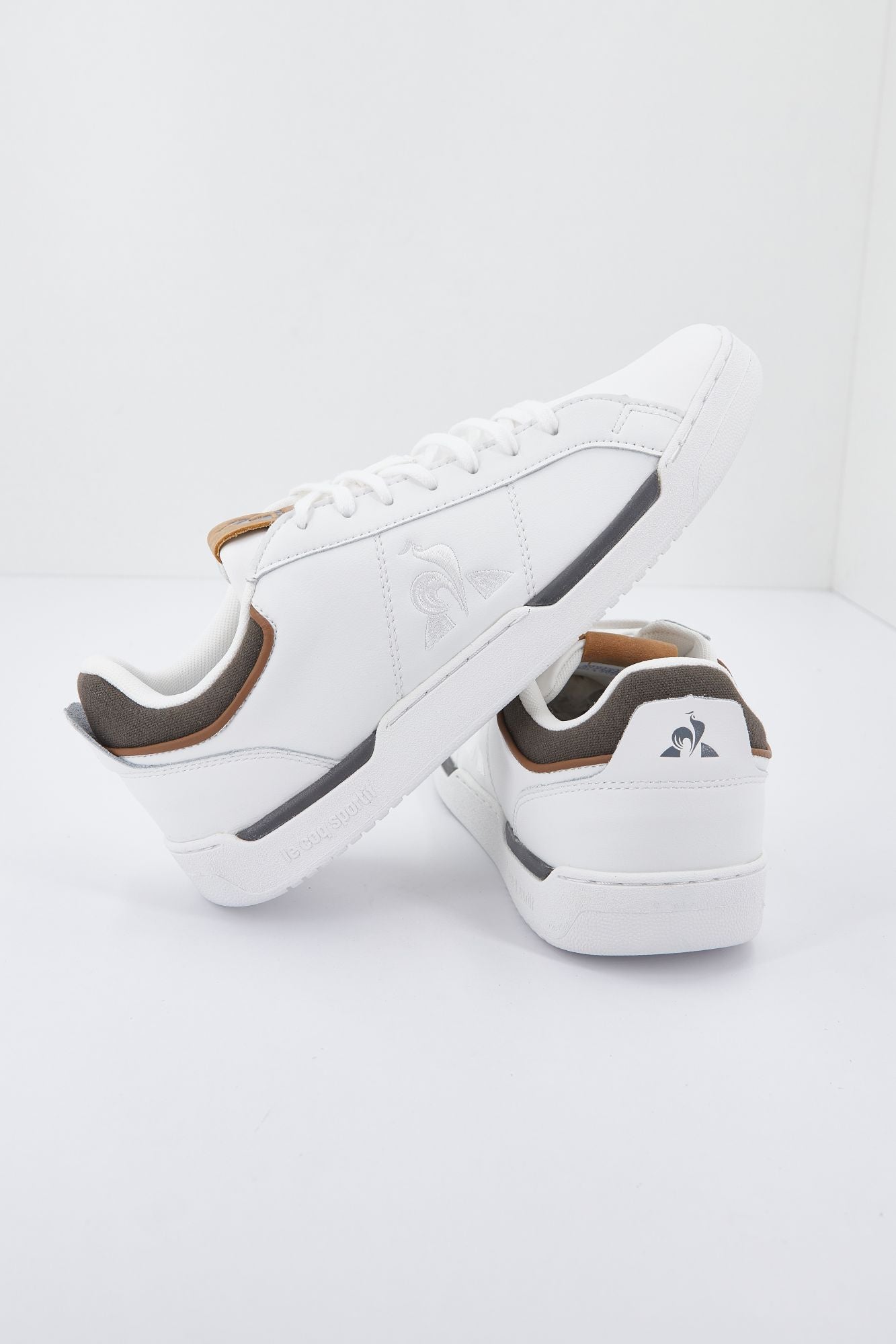 LE COQ SPORTIF  STADIUM WORKWEAR LEATHER en color BLANCO (2)