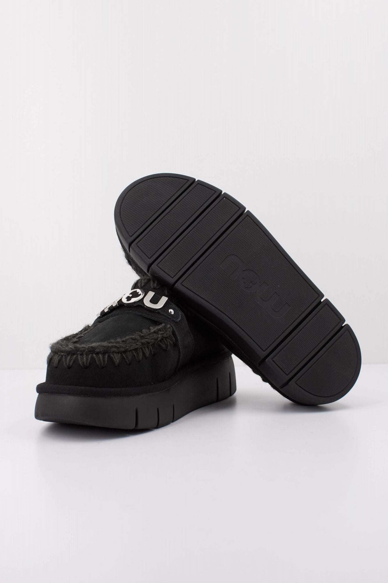 MOU BOUNCE CLOG METAL LOGO en color NEGRO (5)
