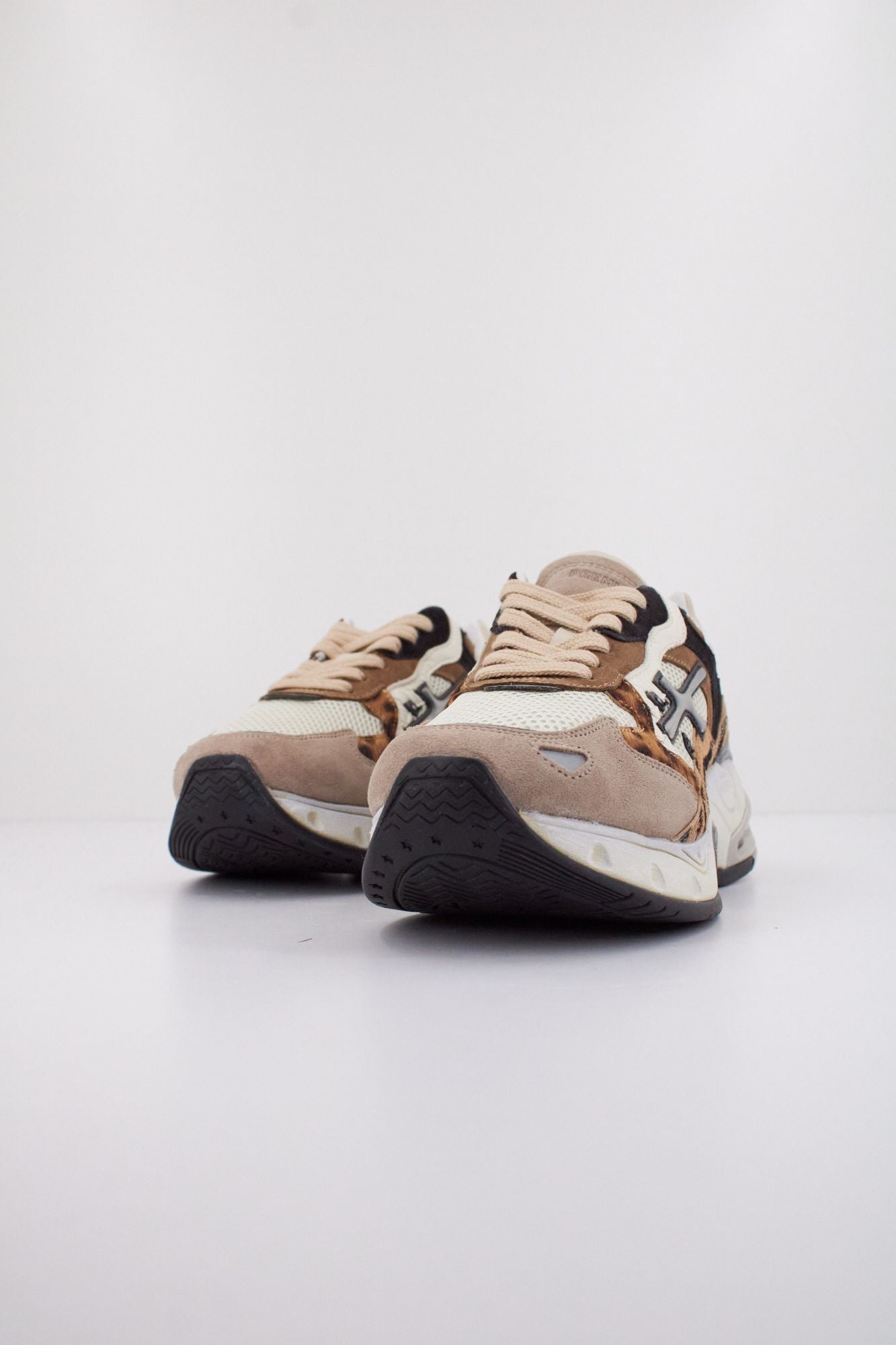 PREMIATA SHARKYD 425 en color BEIS (2)