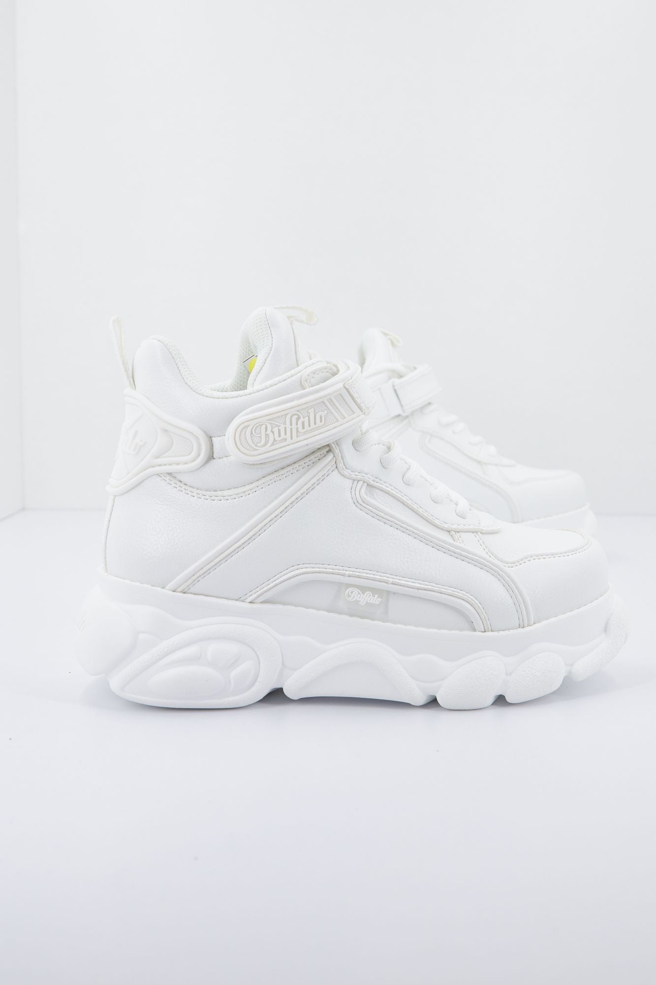 BUFFALO  CLD CORIN MID en color BLANCO (2)
