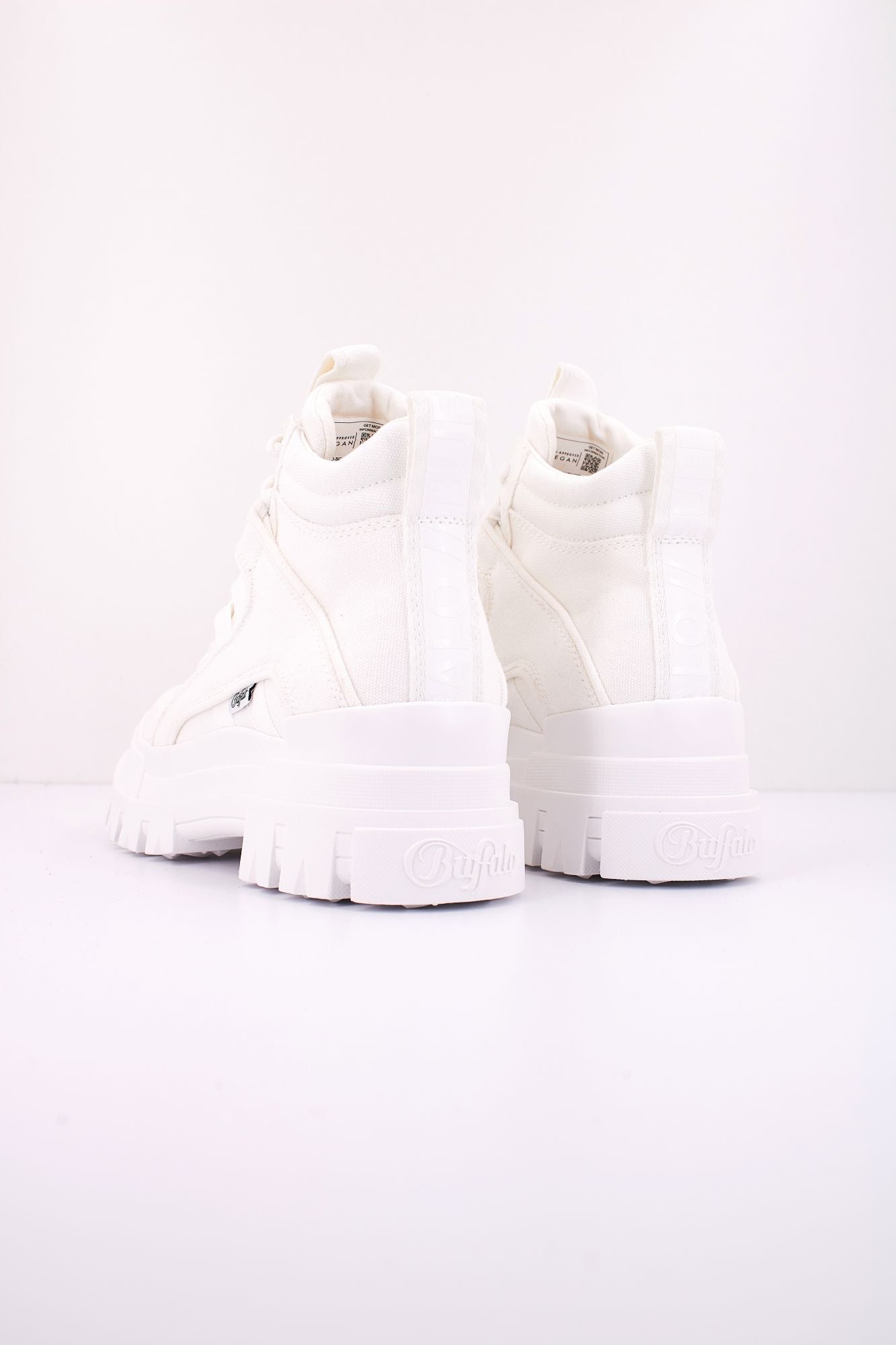 BUFFALO ASPHA NC MID en color BLANCO (3)