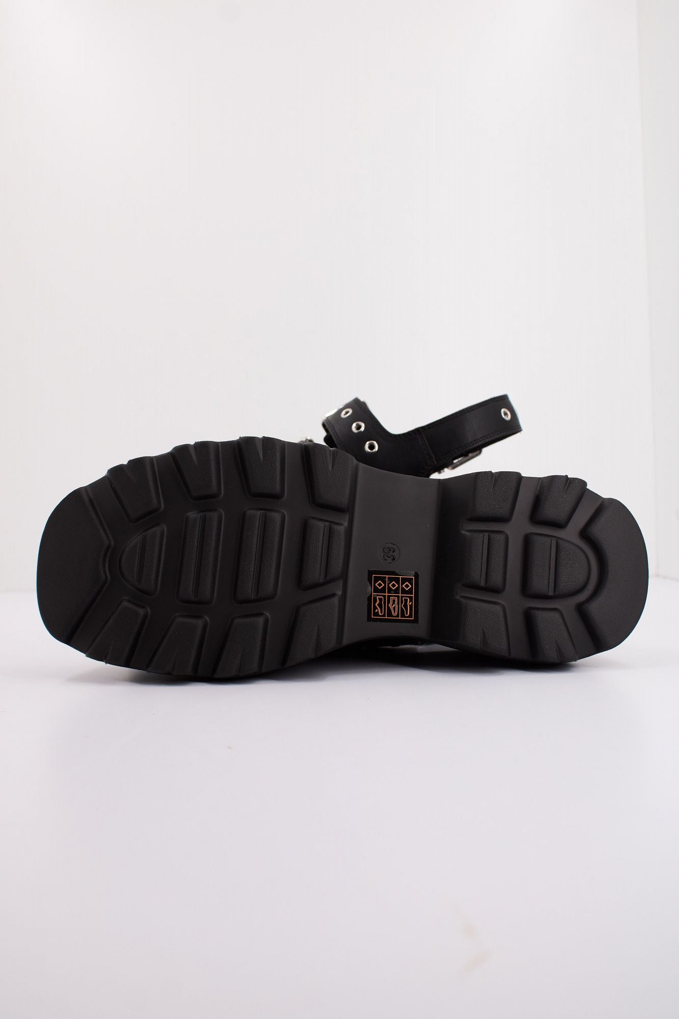 BUFFALO ATHENA  en color NEGRO (5)