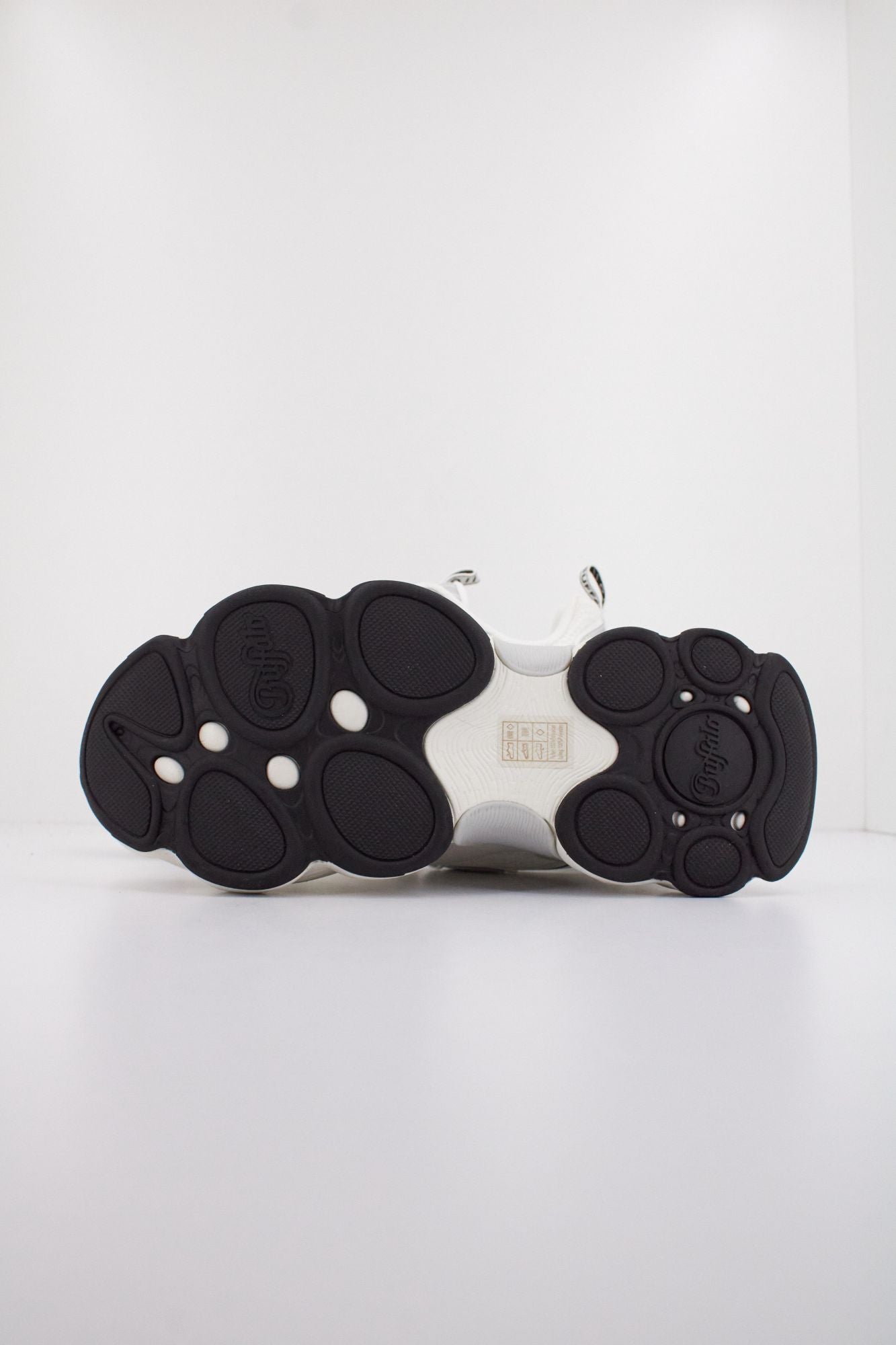 BUFFALO  TRUCK  en color BLANCO (5)