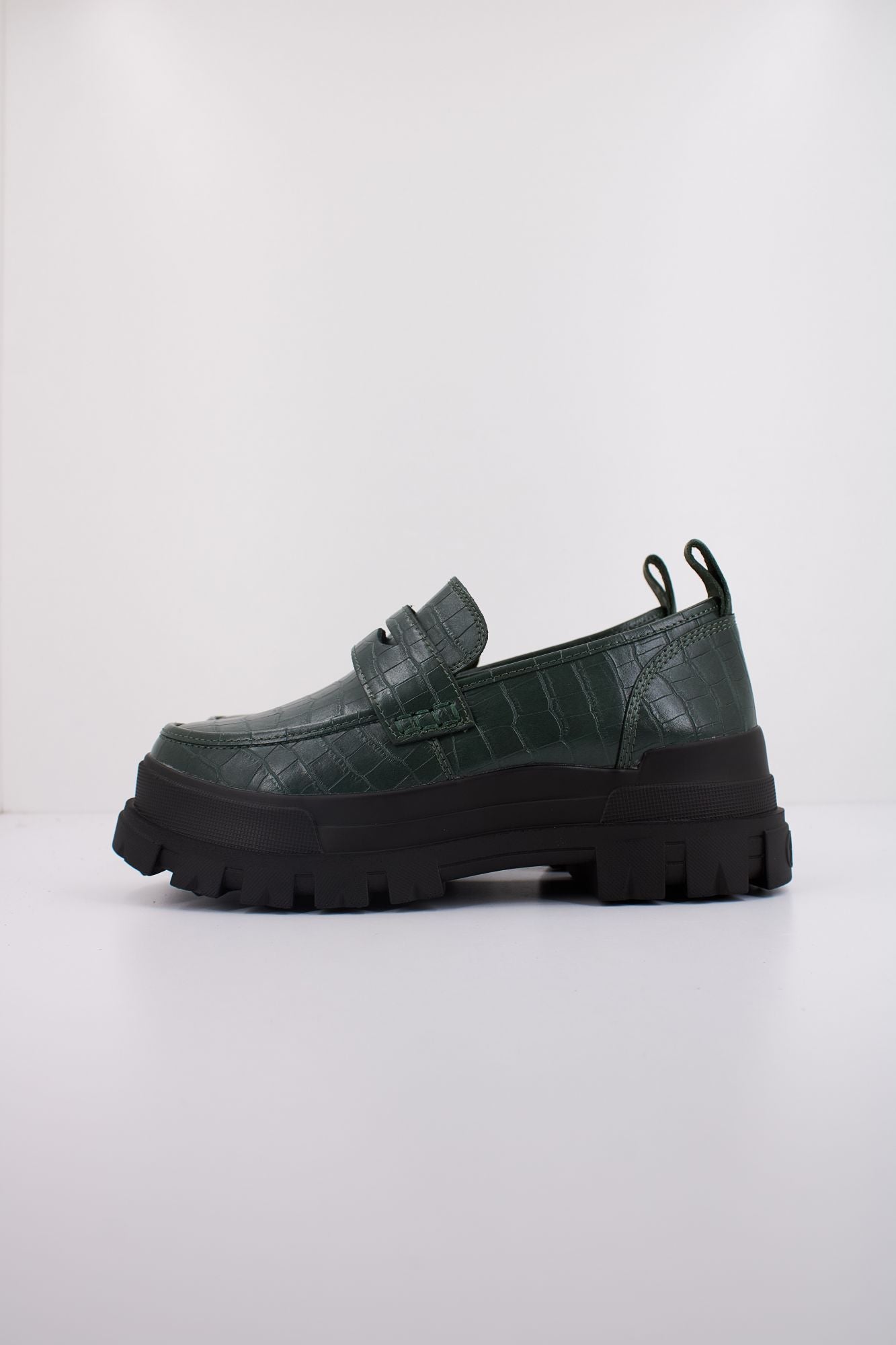 BUFFALO ASPHA LOAFER en color VERDE (1)