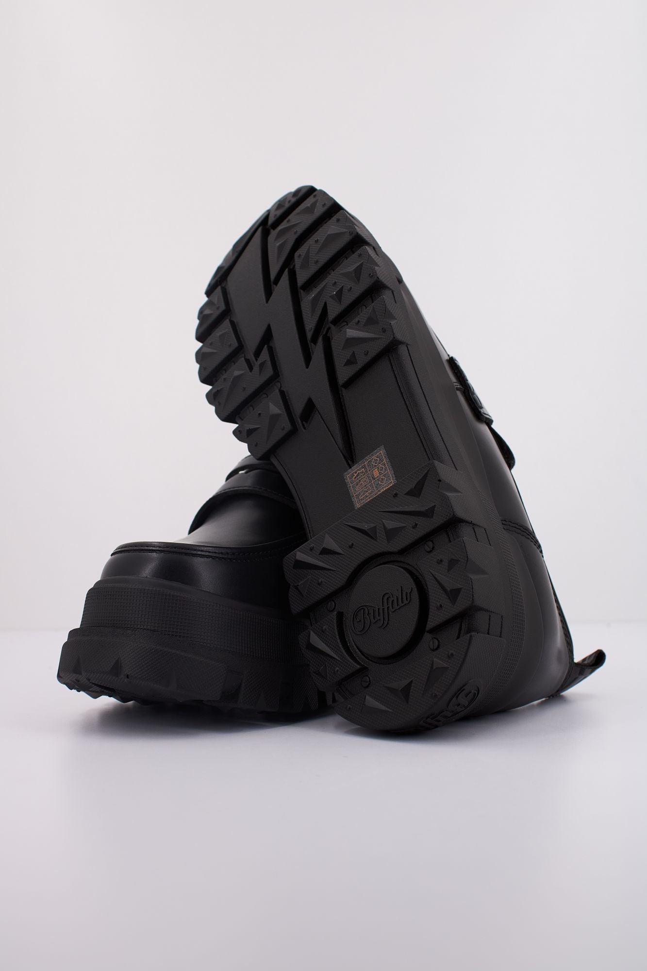 BUFFALO ASPHA LOAFER  en color NEGRO (5)