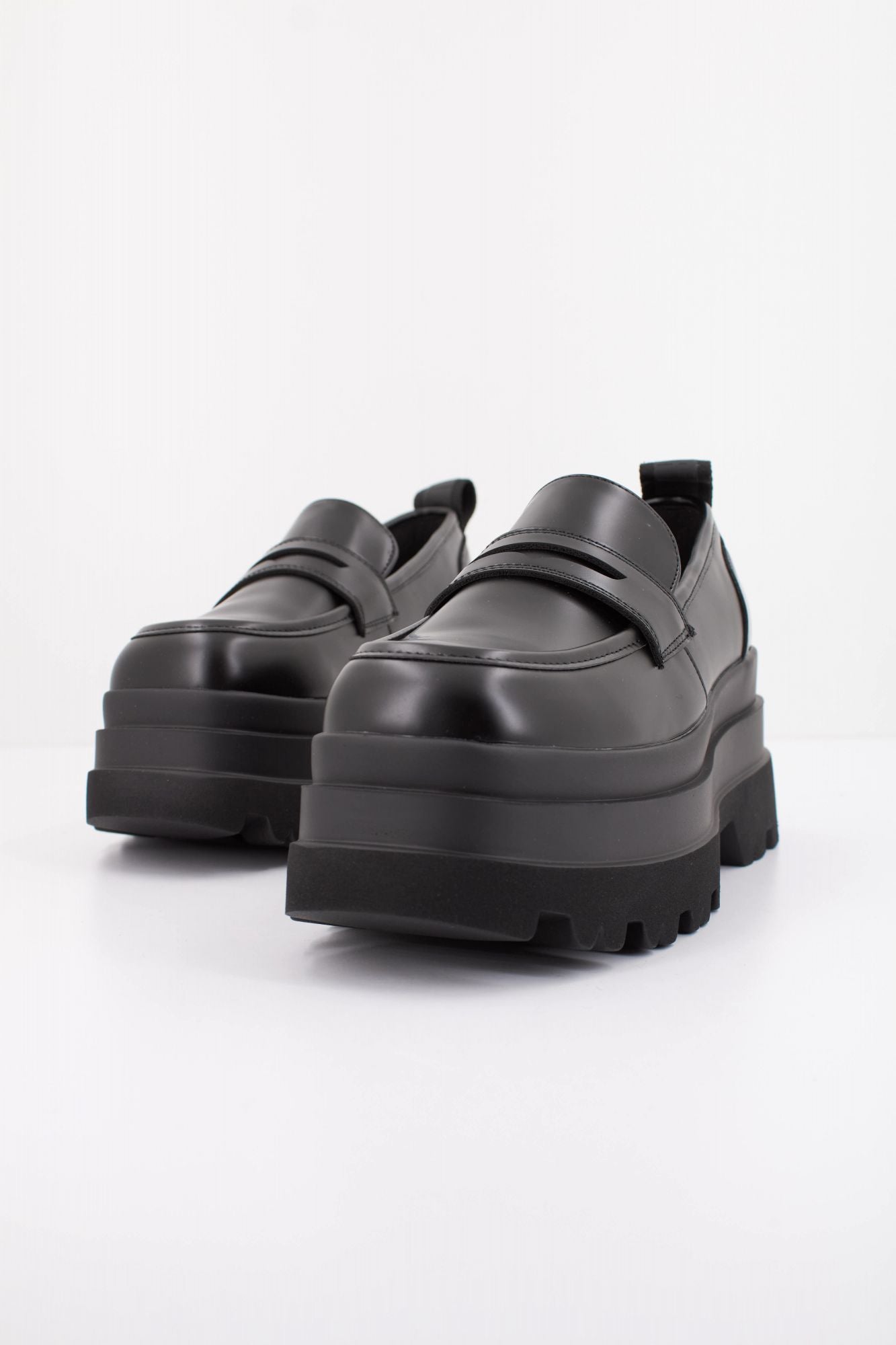 BUFFALO JUPITER LOAFER en color NEGRO (2)
