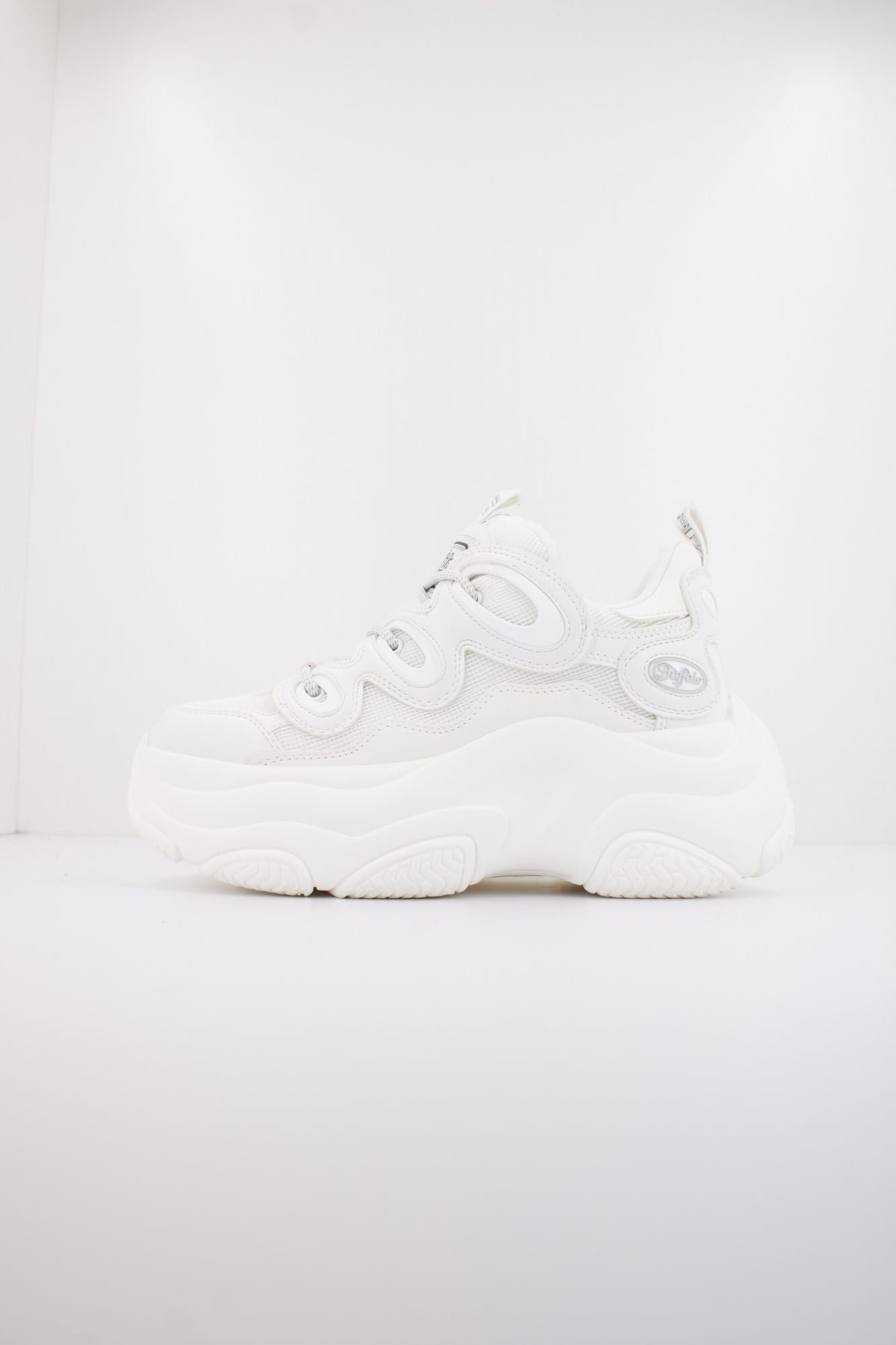 BUFFALO PROWLER ONE en color BLANCO (1)