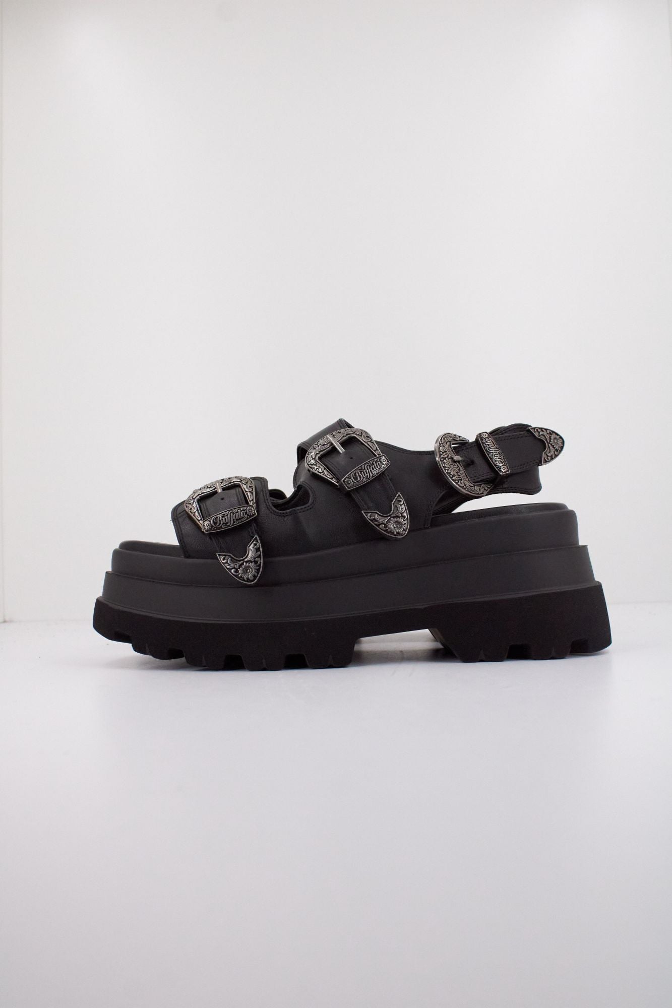 BUFFALO  ARI WEST  en color NEGRO (1)