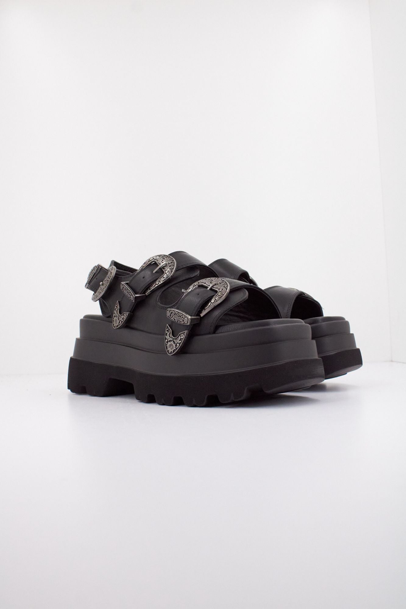 BUFFALO  ARI WEST  en color NEGRO (2)