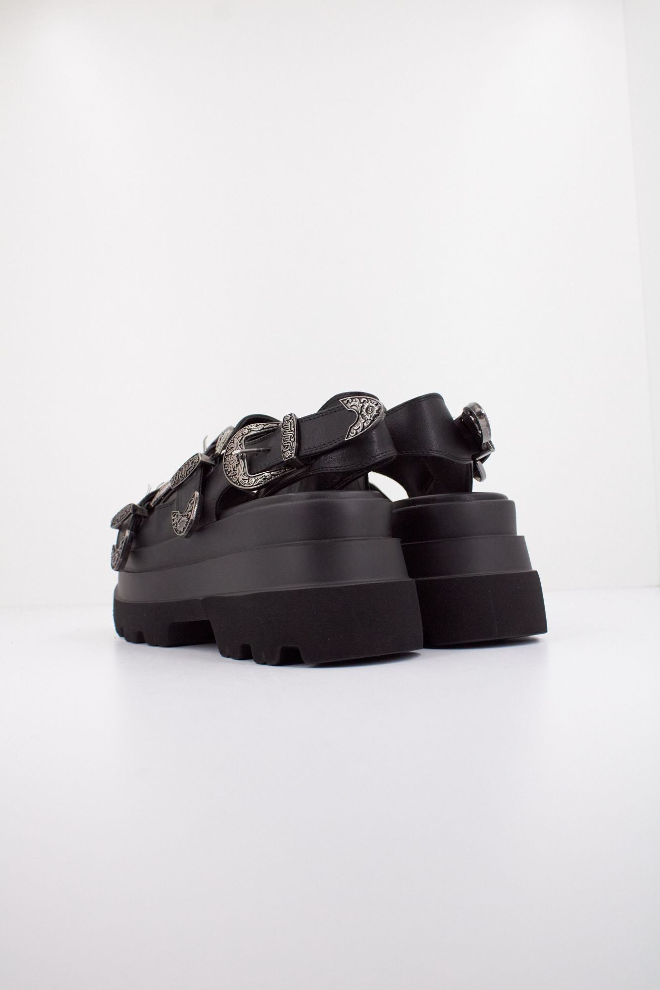 BUFFALO  ARI WEST  en color NEGRO (4)