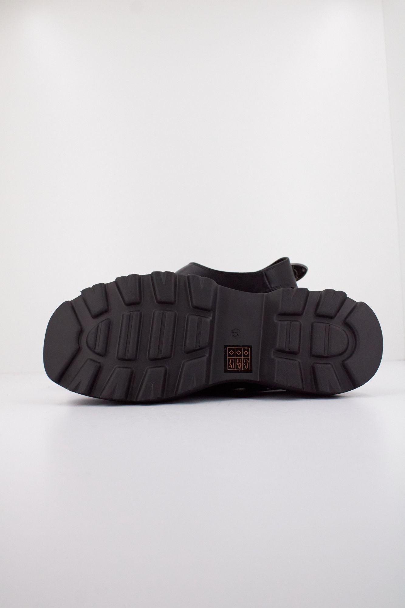 BUFFALO  ARI WEST  en color NEGRO (5)