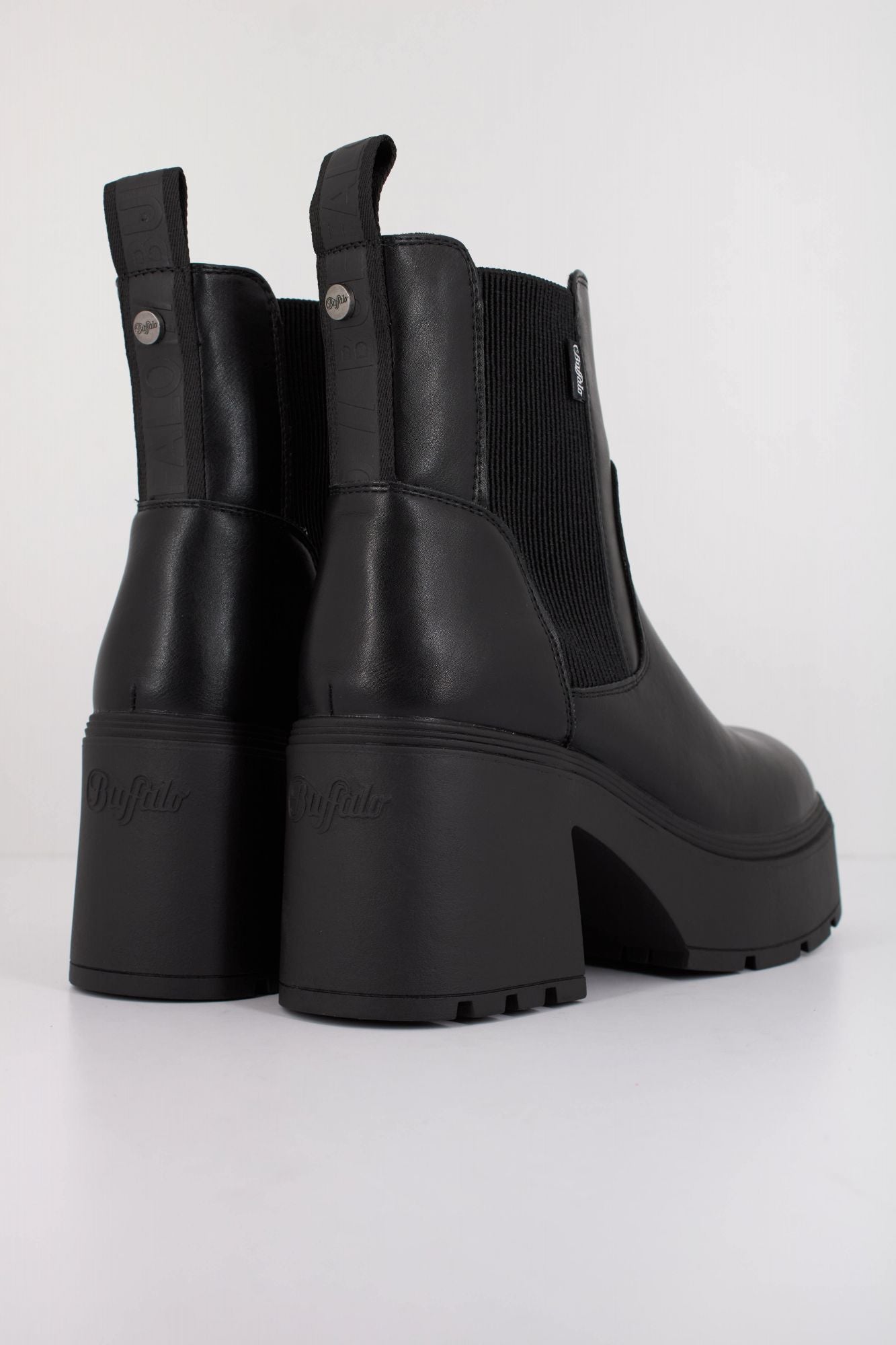 BUFFALO MILA CHELSEA en color NEGRO (3)