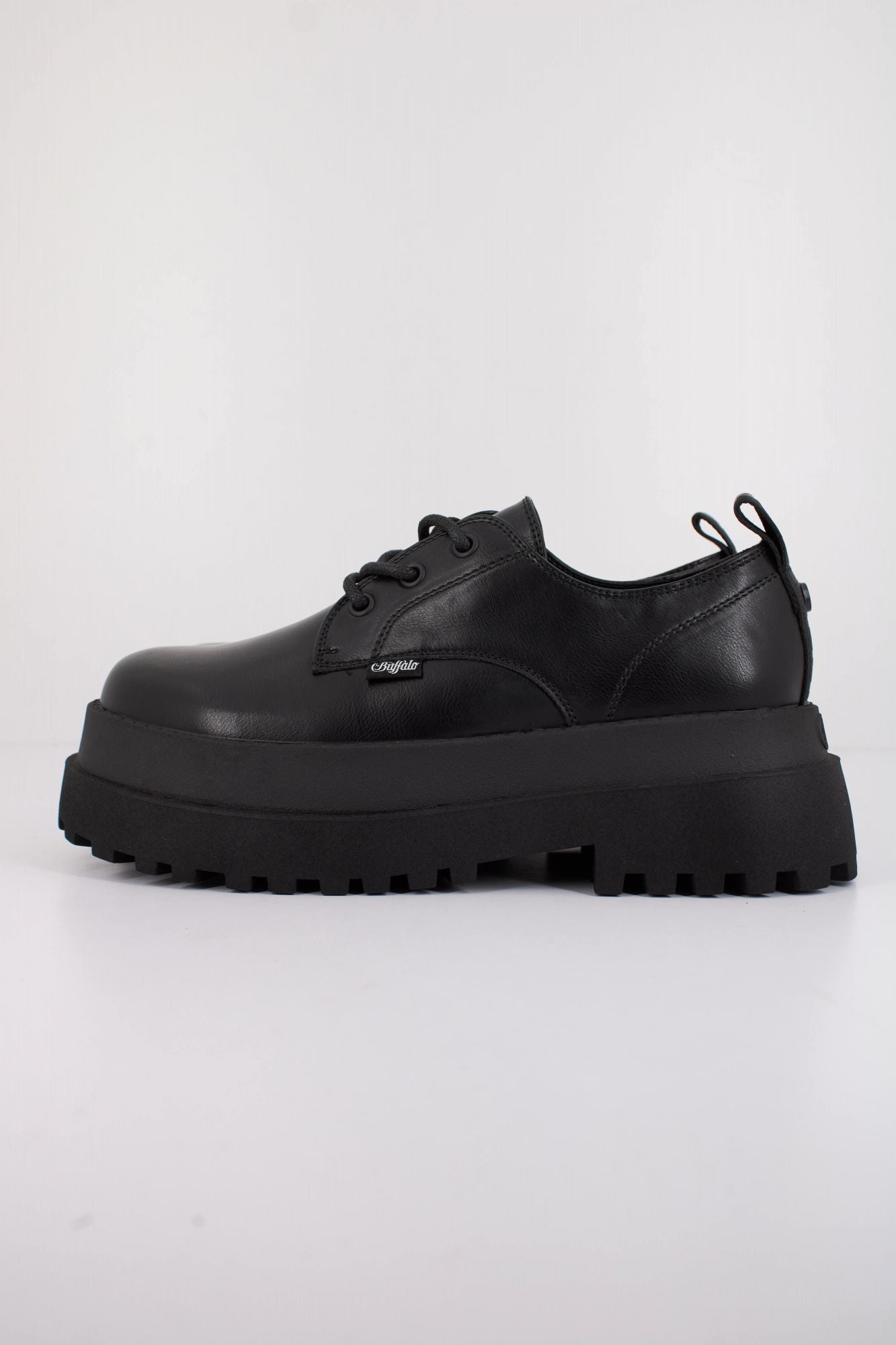 BUFFALO PLUTO LACE UP en color NEGRO (1)