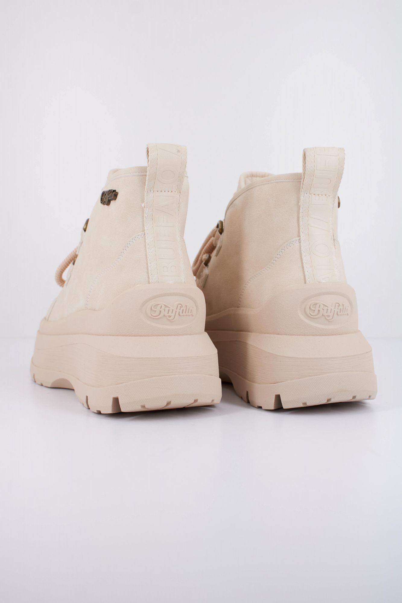 BUFFALO OLYMPIA CHUKKA WARM en color BEIS (3)