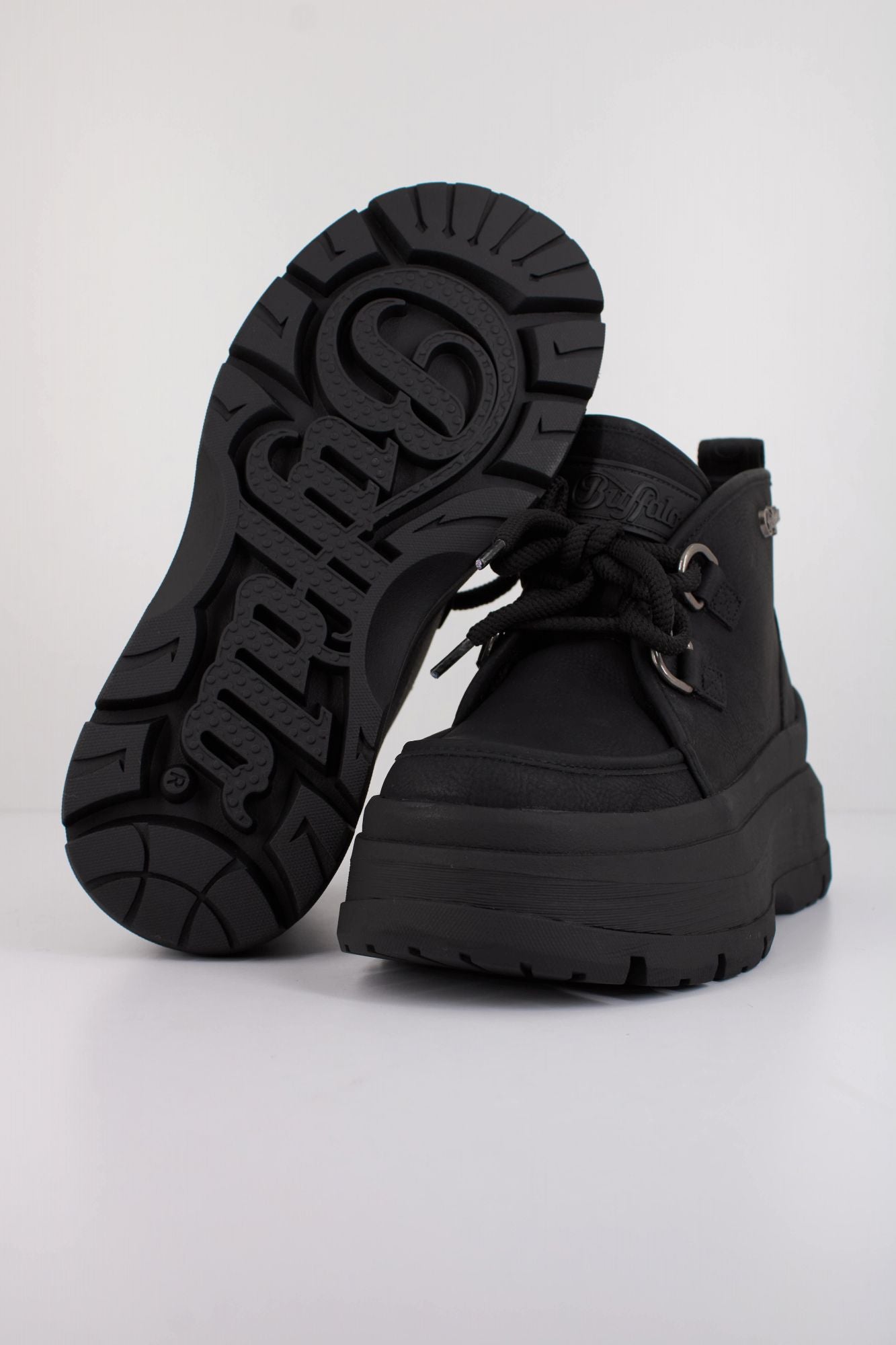 BUFFALO OLYMPIA CHUKKA WARM en color NEGRO (4)
