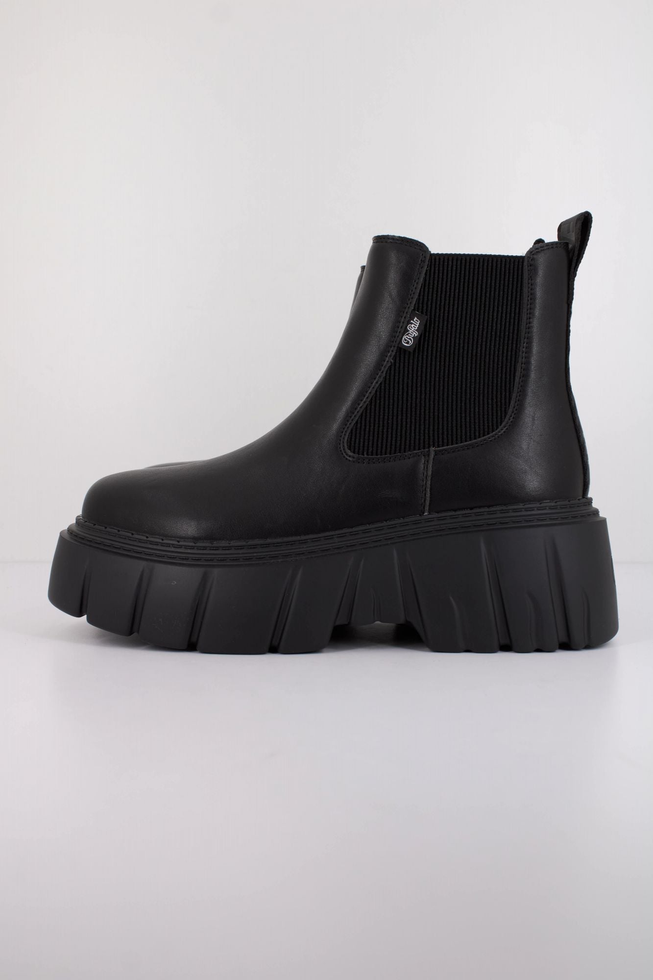 BUFFALO ZESPHER CHELSEA en color NEGRO (1)