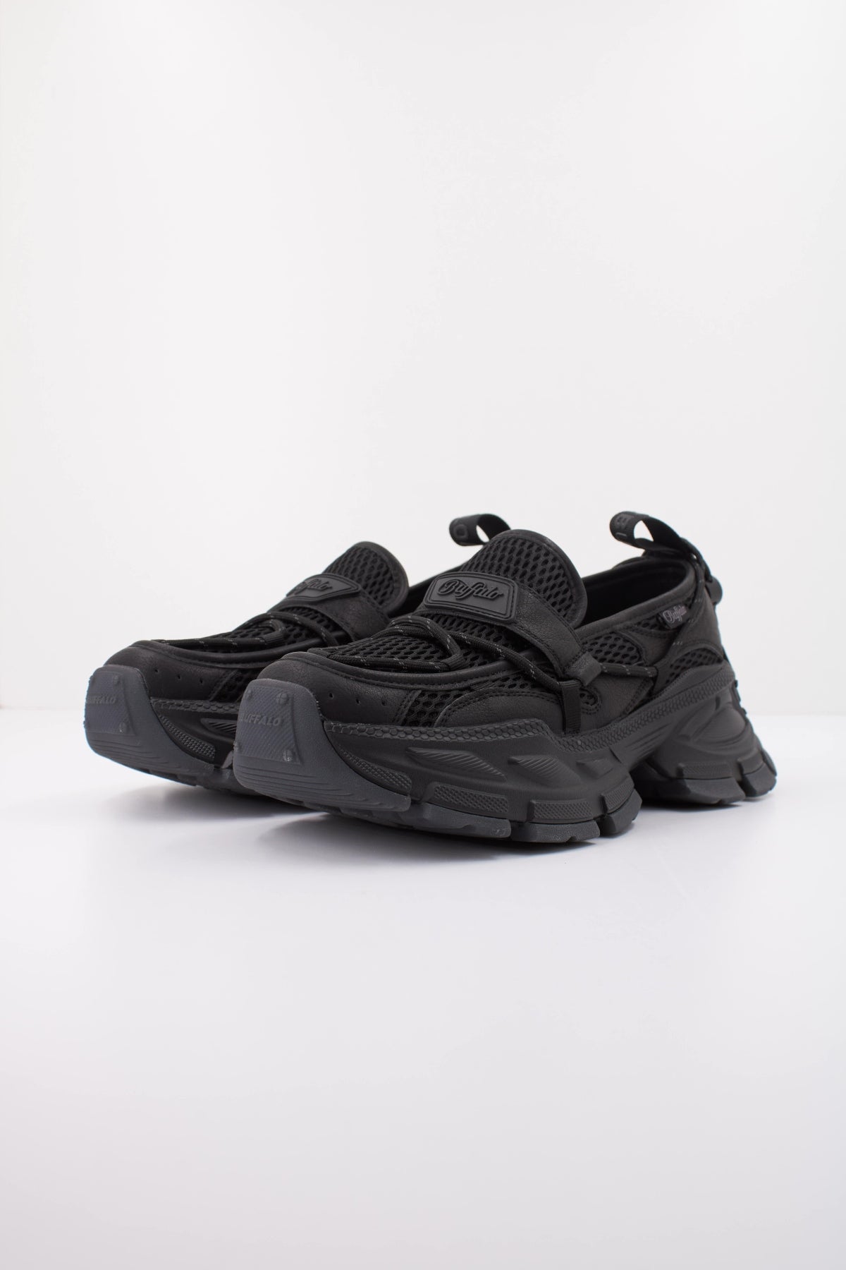 BUFFALO SATURN LOAFER en color NEGRO (2)