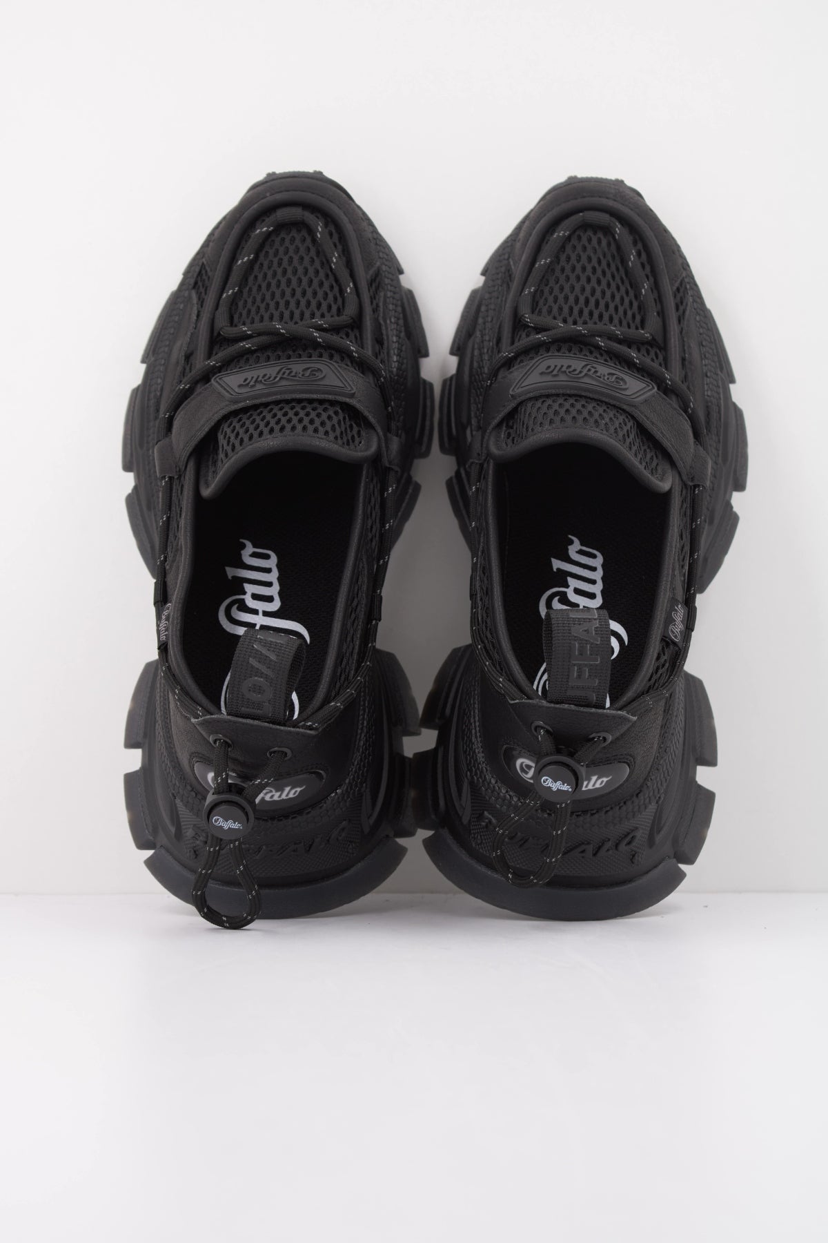 BUFFALO SATURN LOAFER en color NEGRO (3)