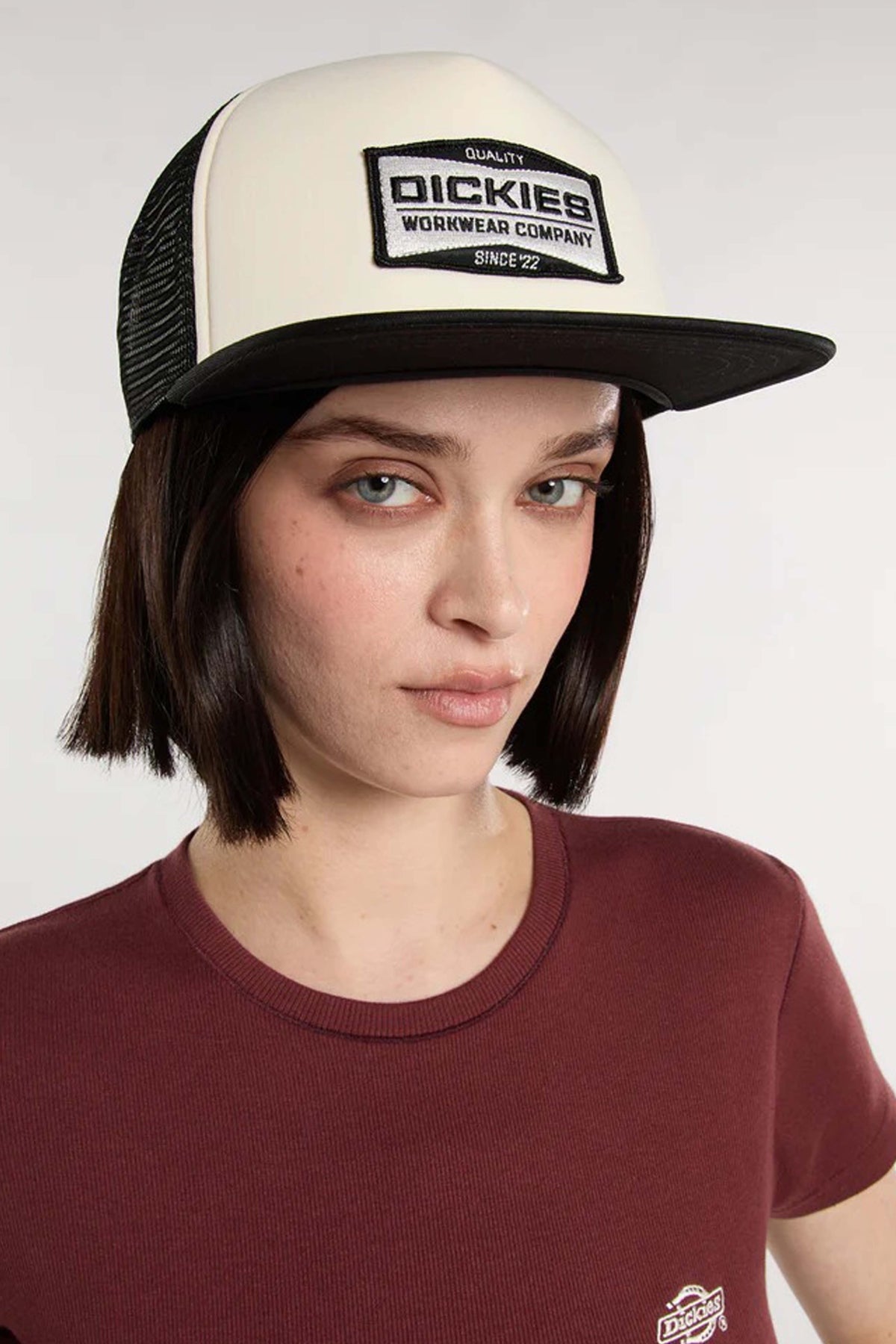 DICKIES BOLIVAR TRUCKER CAP en color BEIS (2)