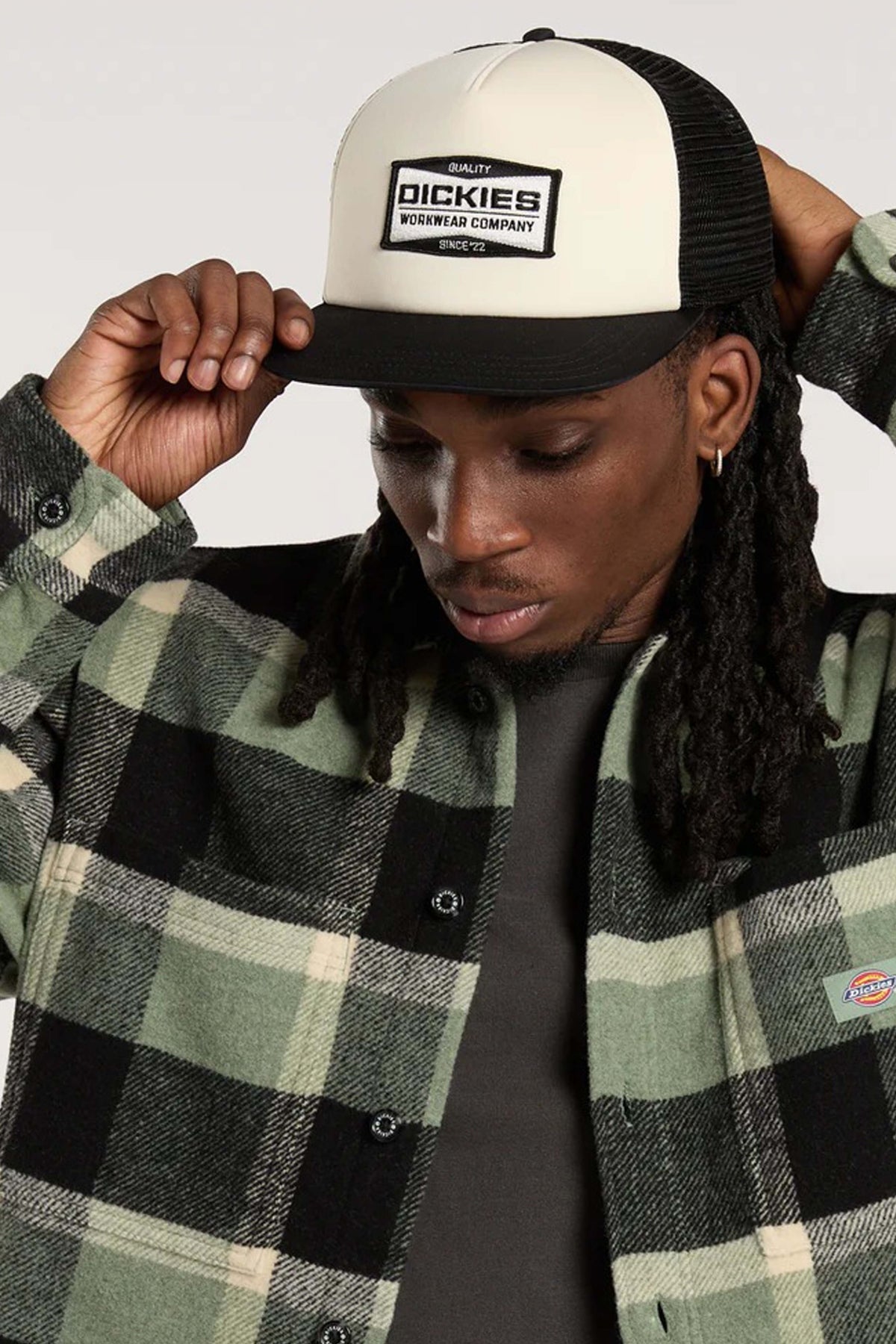 DICKIES BOLIVAR TRUCKER CAP en color BEIS (3)