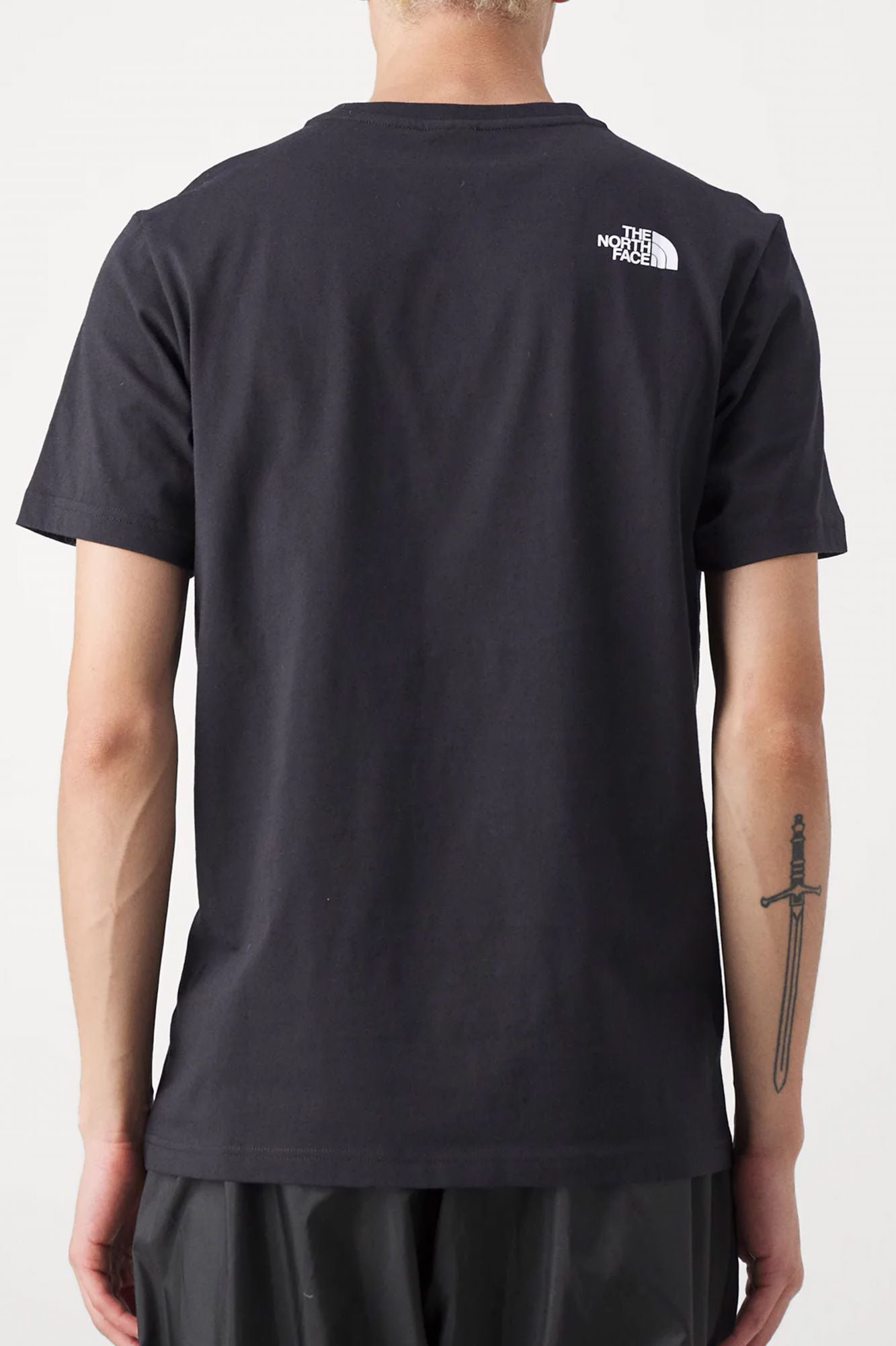 THE NORTH FACE NEVER STOP EXPLORING T-SHIRT en color NEGRO (2)