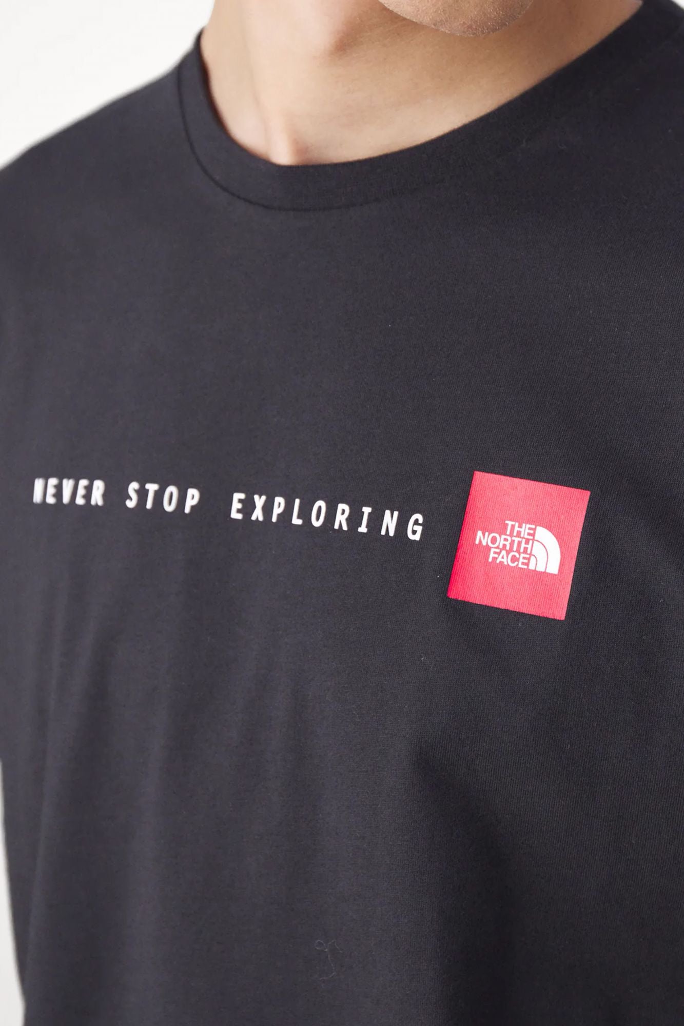 THE NORTH FACE NEVER STOP EXPLORING T-SHIRT en color NEGRO (4)