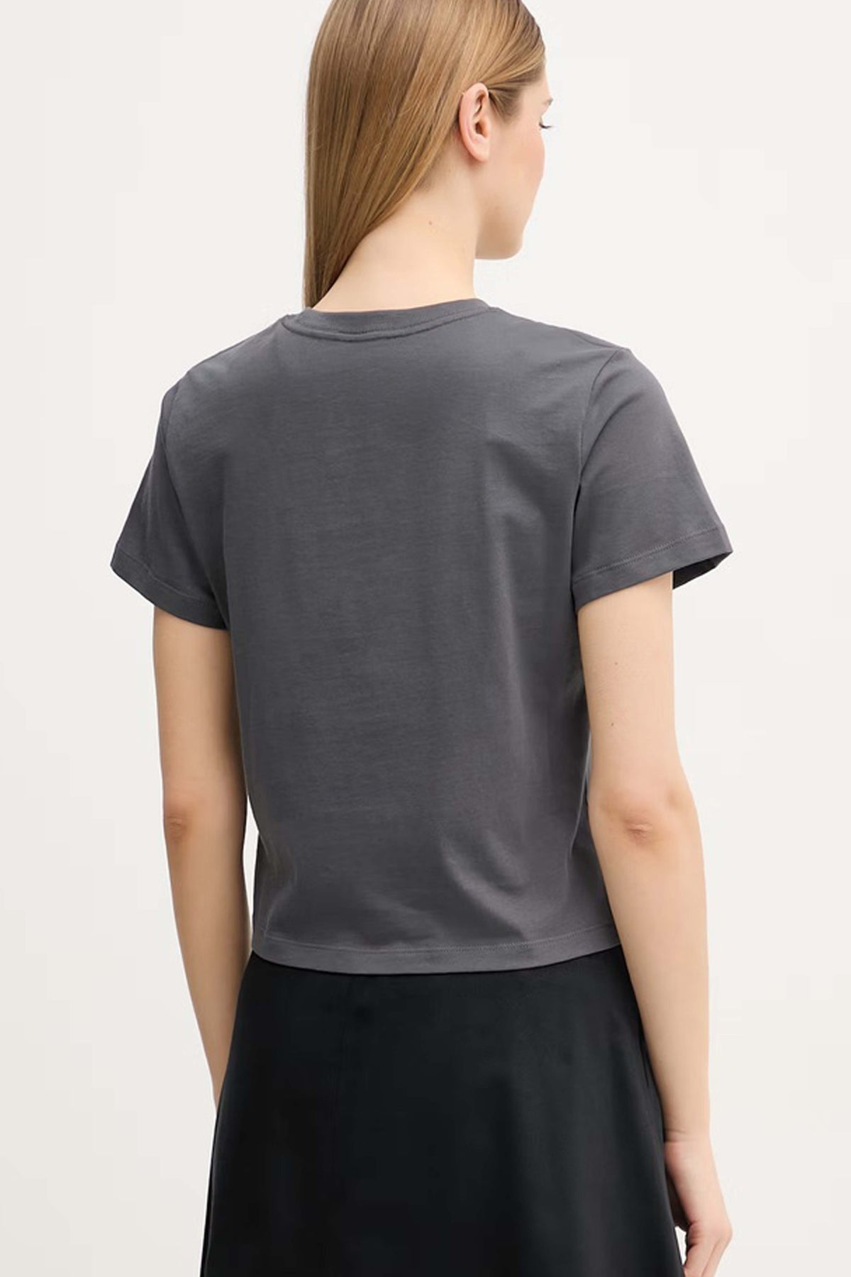 THE NORTH FACE CAMISETA W ESSENTIAL R en color GRIS (2)