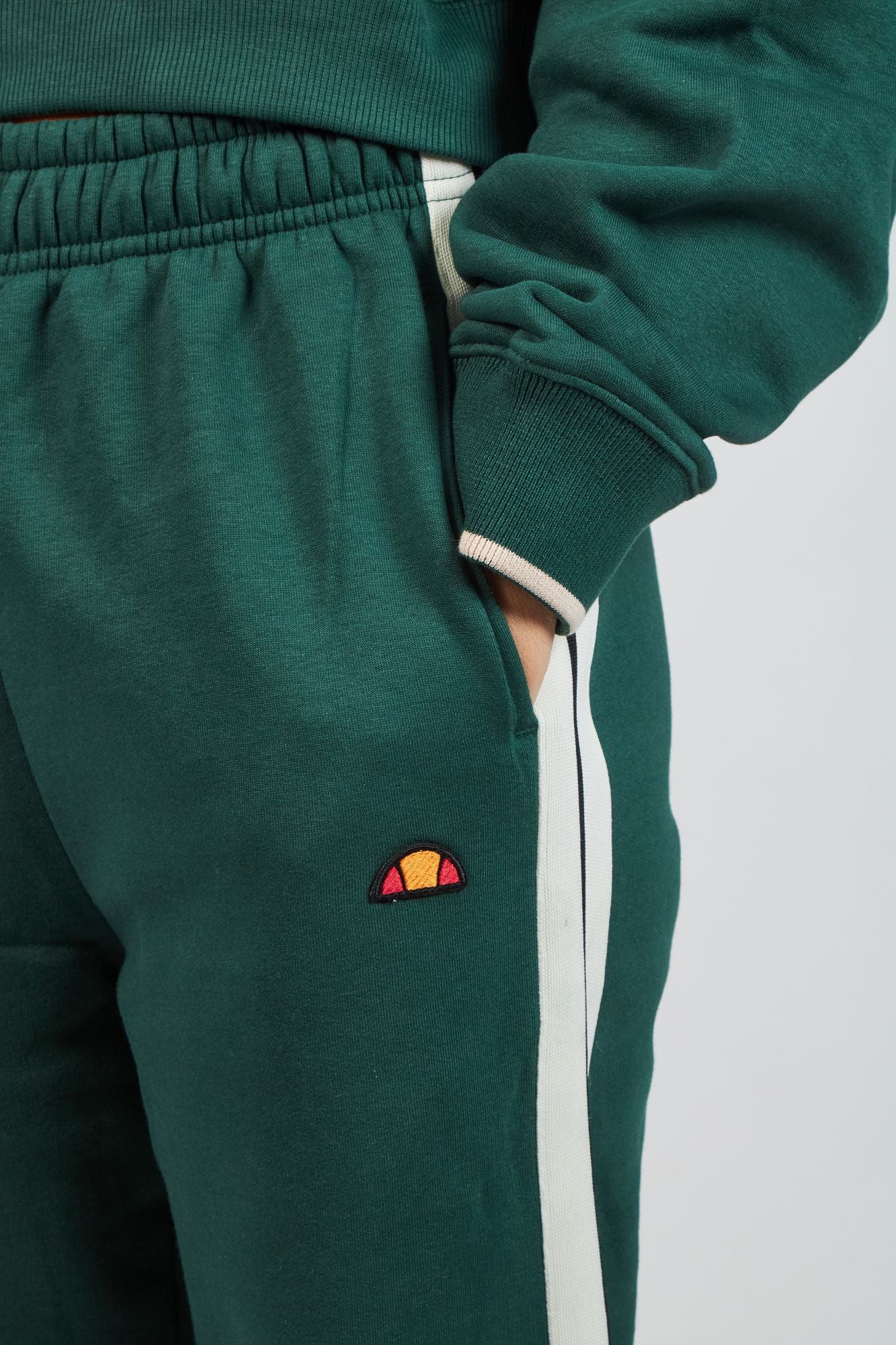 ELLESSE  RADICE JOGGER en color VERDE (4)