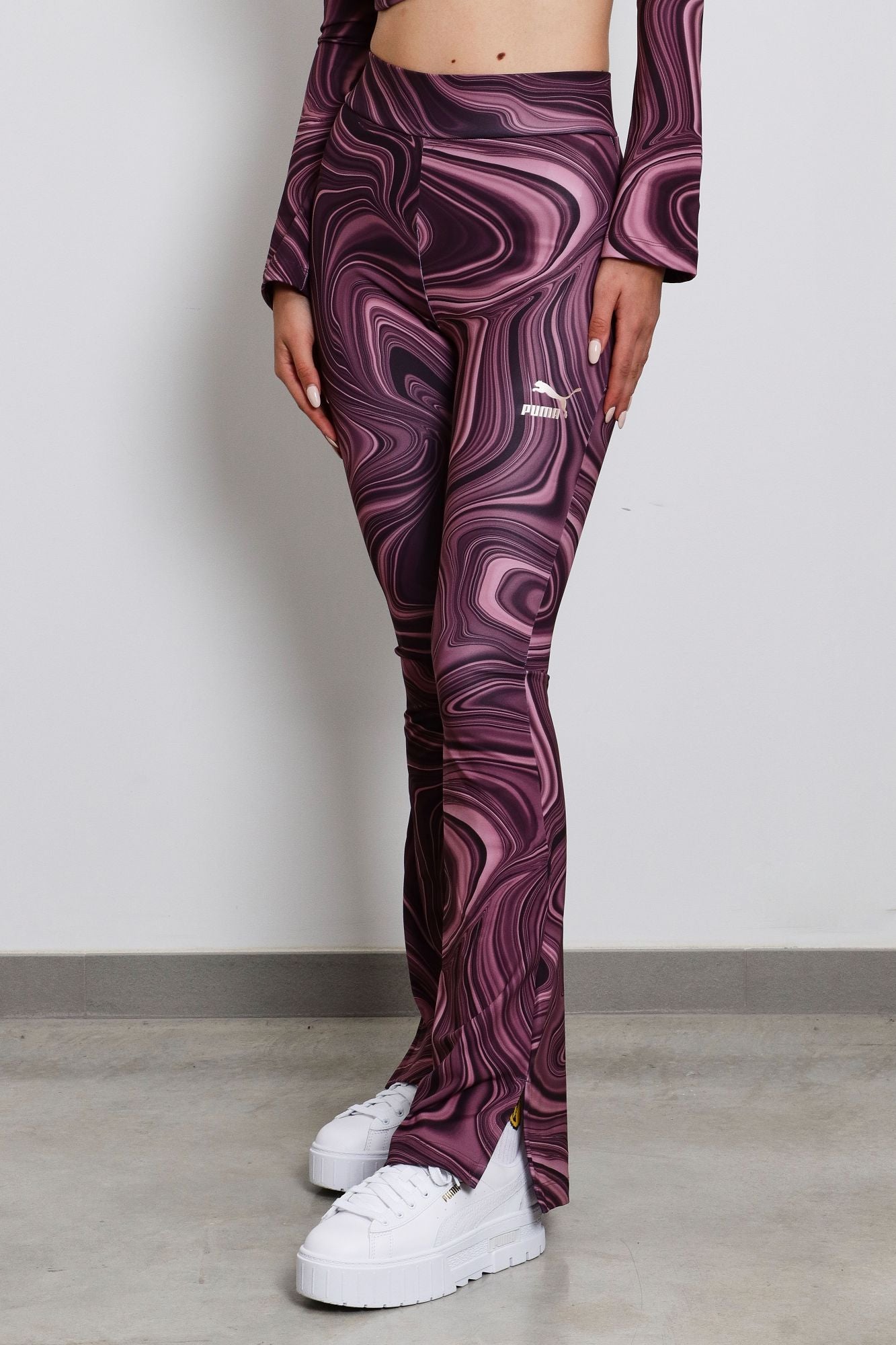 PUMA PUMA X AITANA  FLARED en color VIOLETA (1)