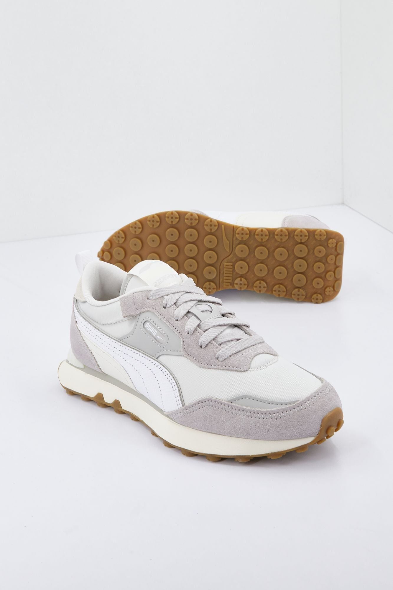 PUMA  RIDER FV SOFT WNS en color GRIS (1)