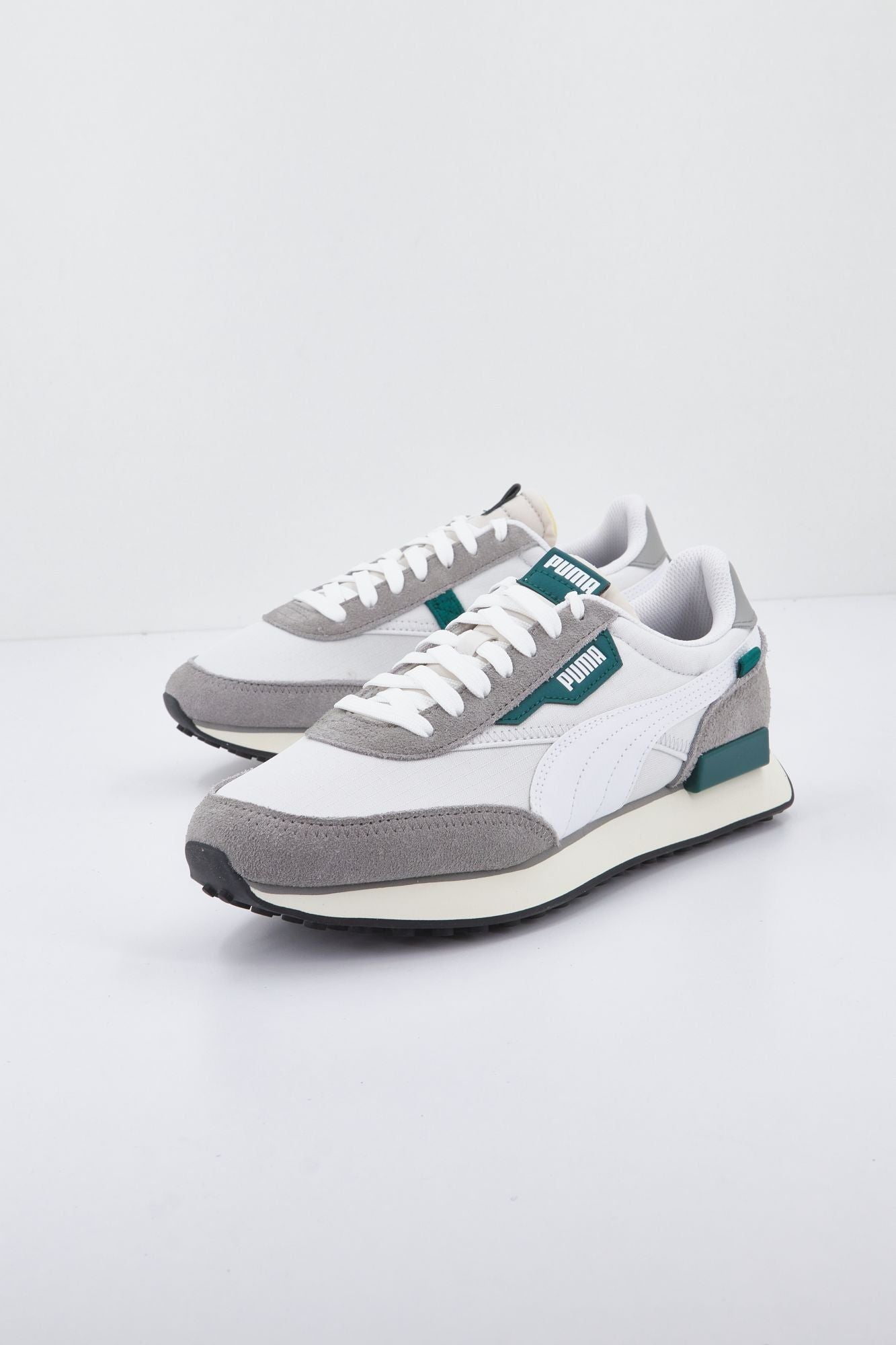 PUMA  FUTURE RIDER PLAY ON SD en color GRIS (3)