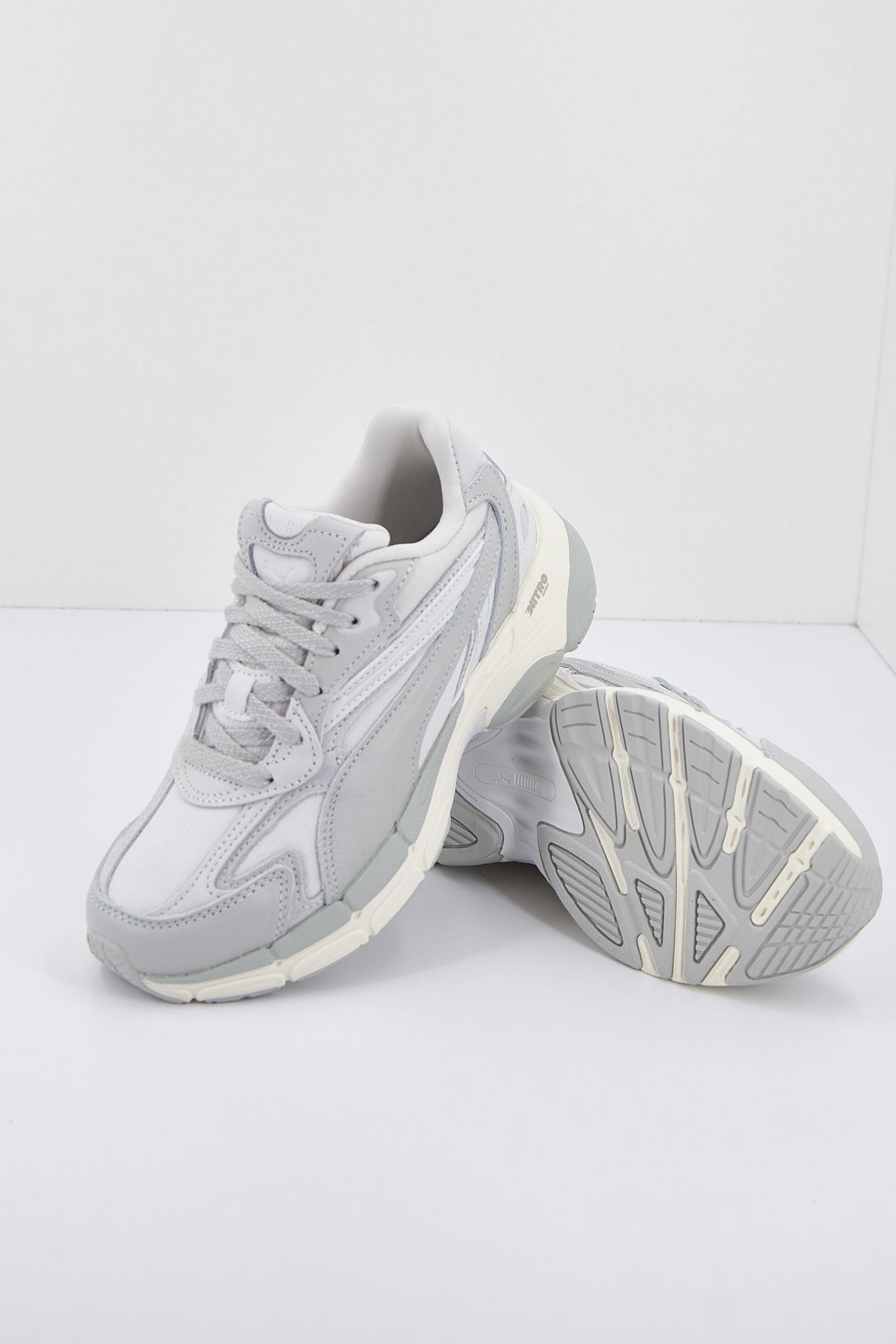 PUMA TEVERIS NITRO en color GRIS (3)