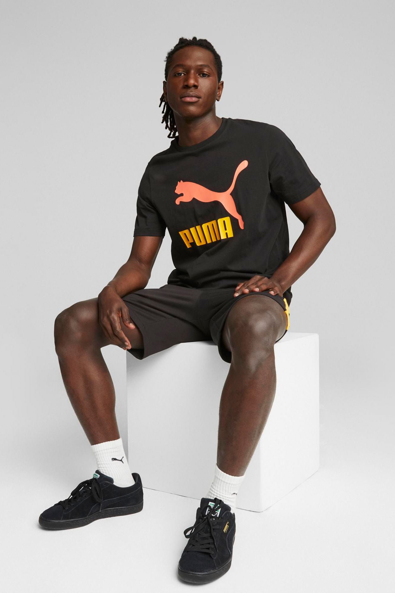 PUMA CLASSICS LOGO TEE en color NEGRO (4)