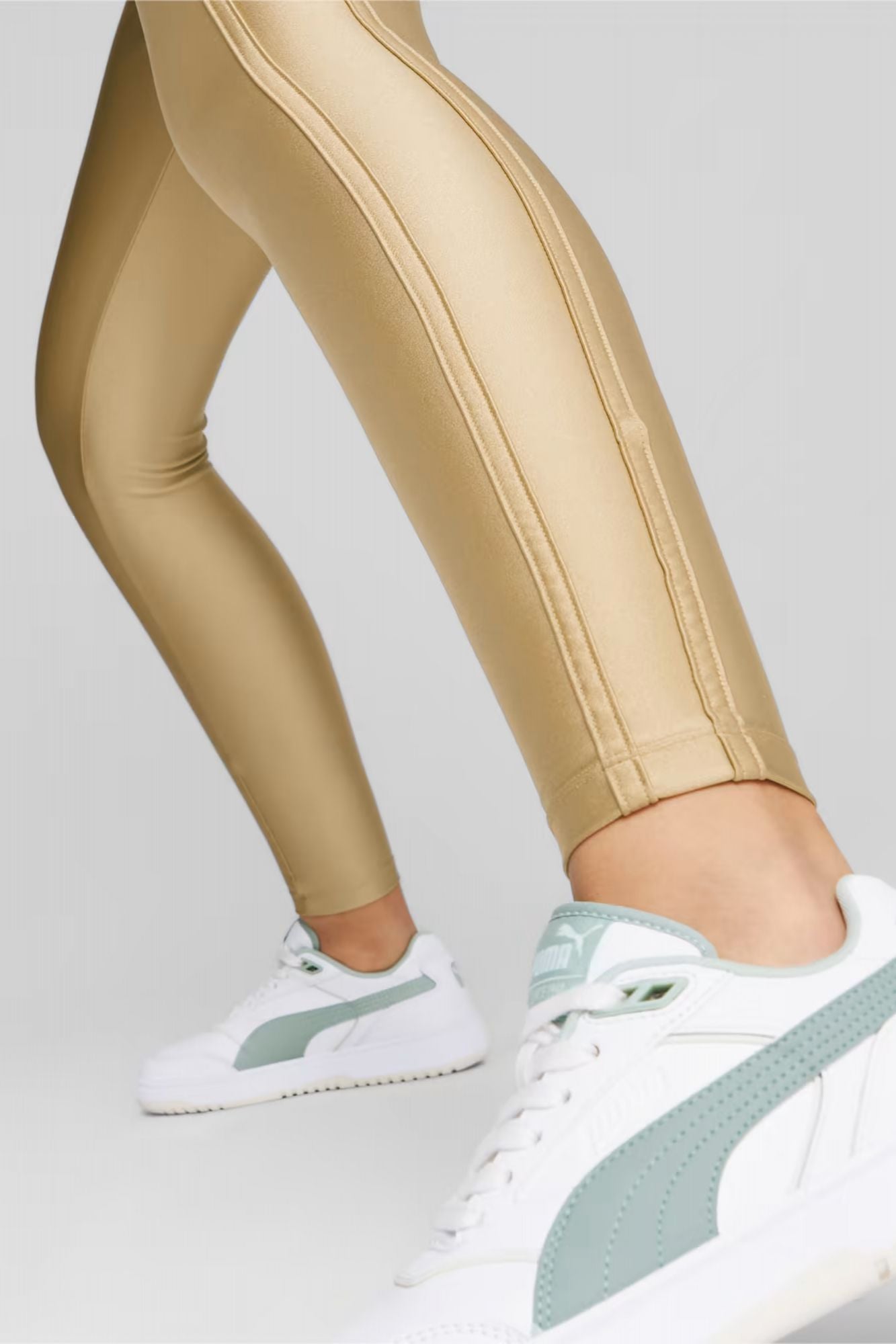 PUMA T7 HIGH WAIST SHINY en color BRONCE (4)