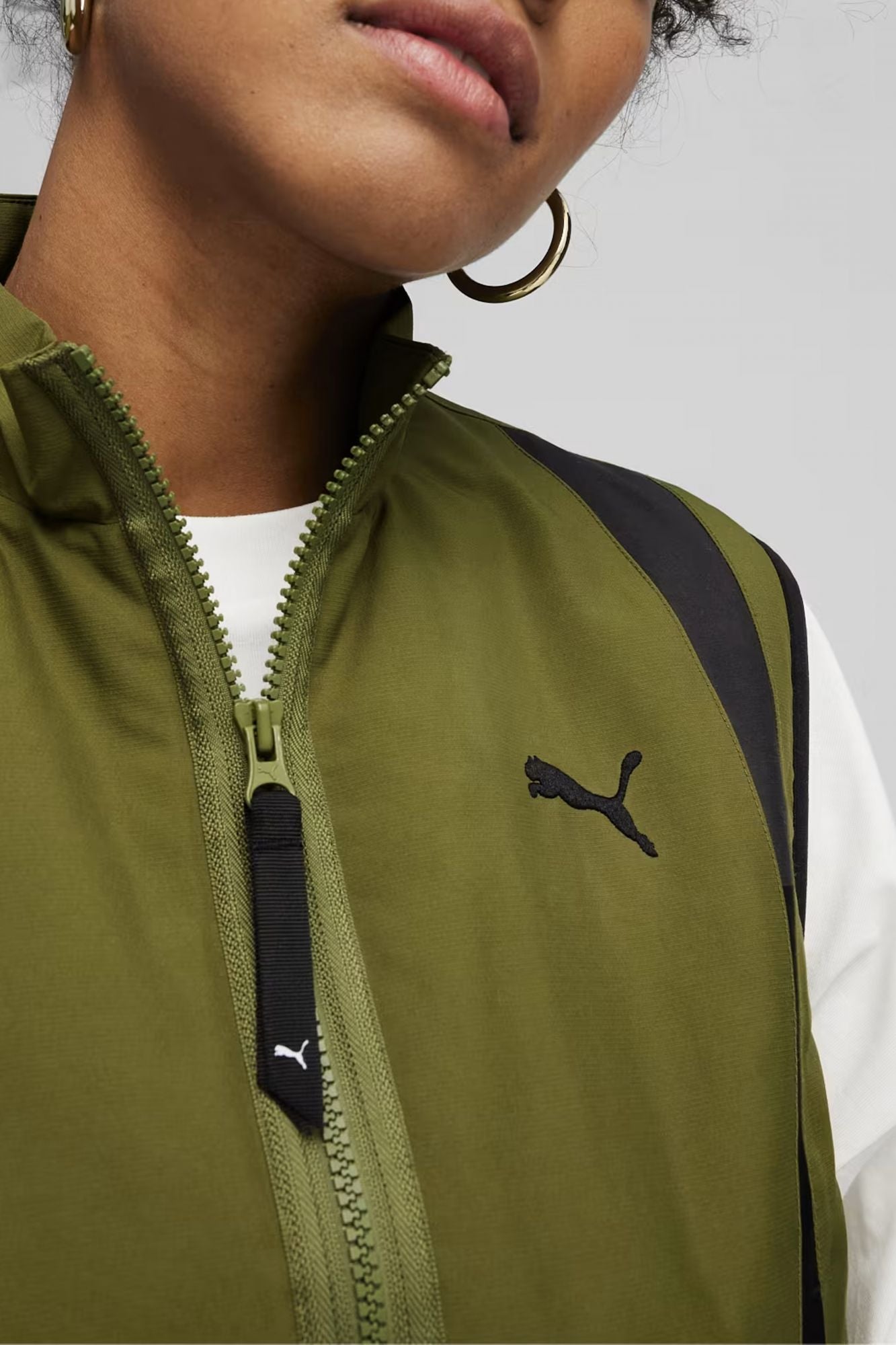 PUMA TO WOVEN VEST en color VERDE (4)